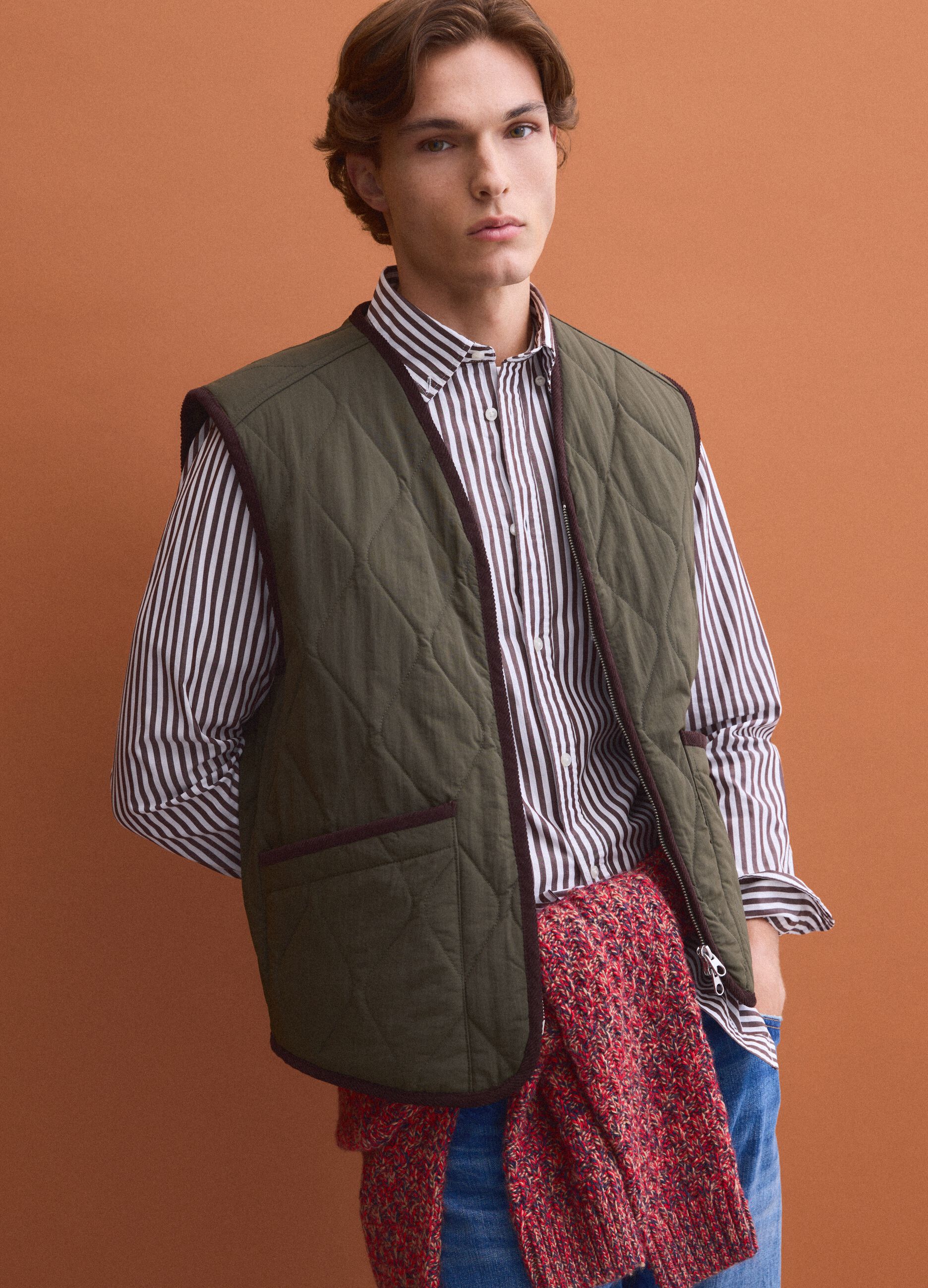 Green quilted gilet with zip, regular fit