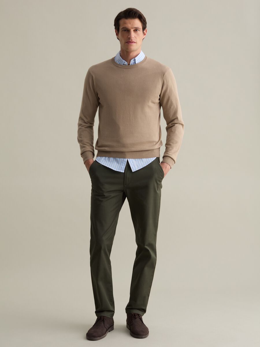 Solid colour pullover with round neck_1