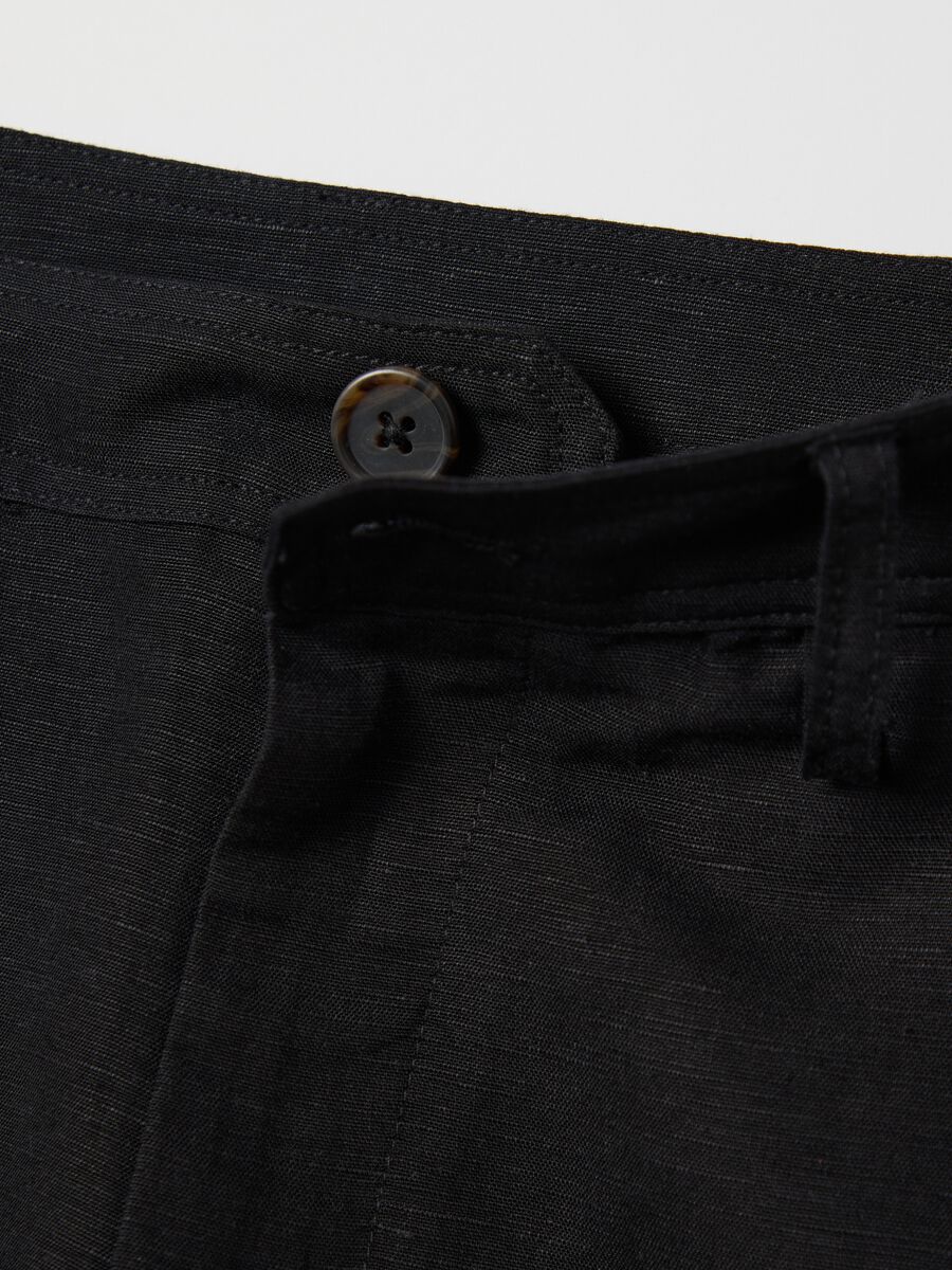 Black Bermuda shorts in linen and viscose_5