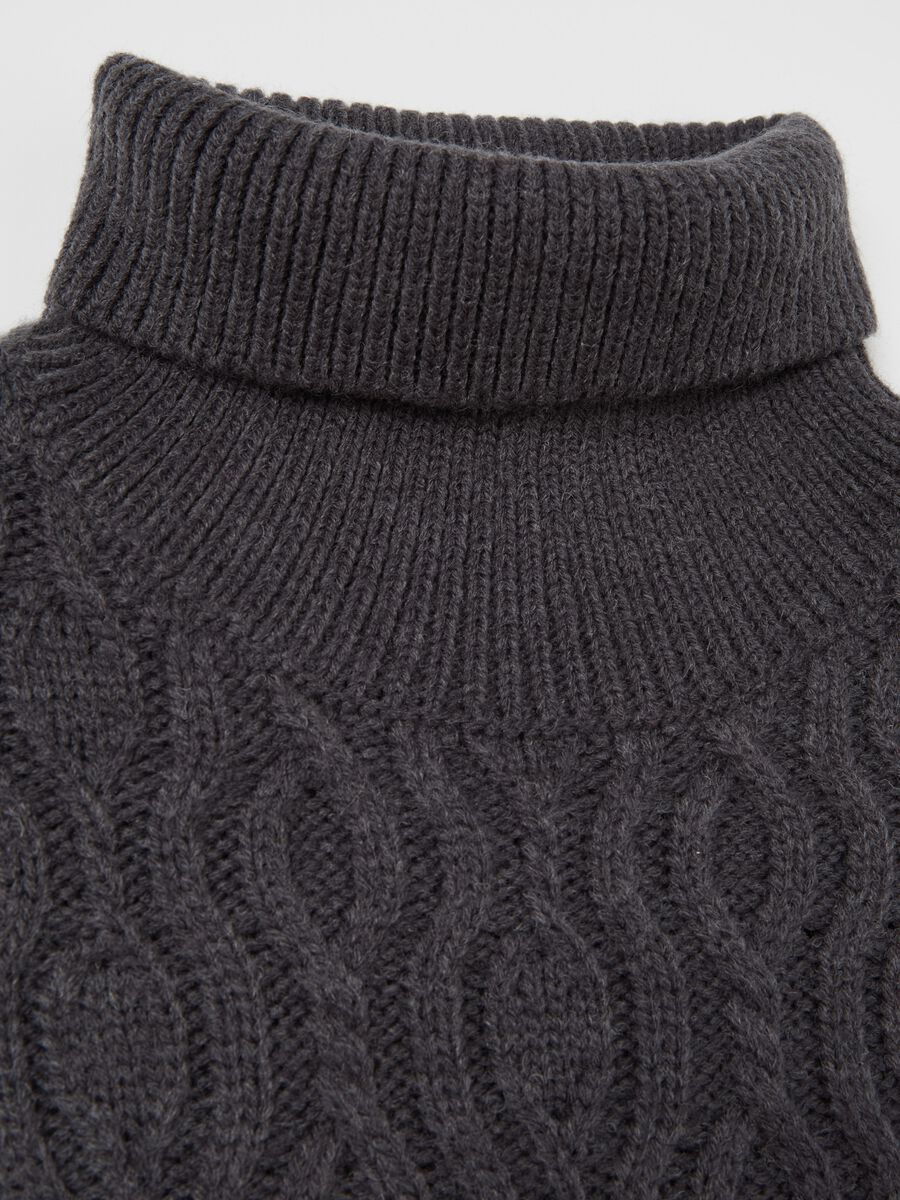 Pullover collo alto lavorazione ondulata_5