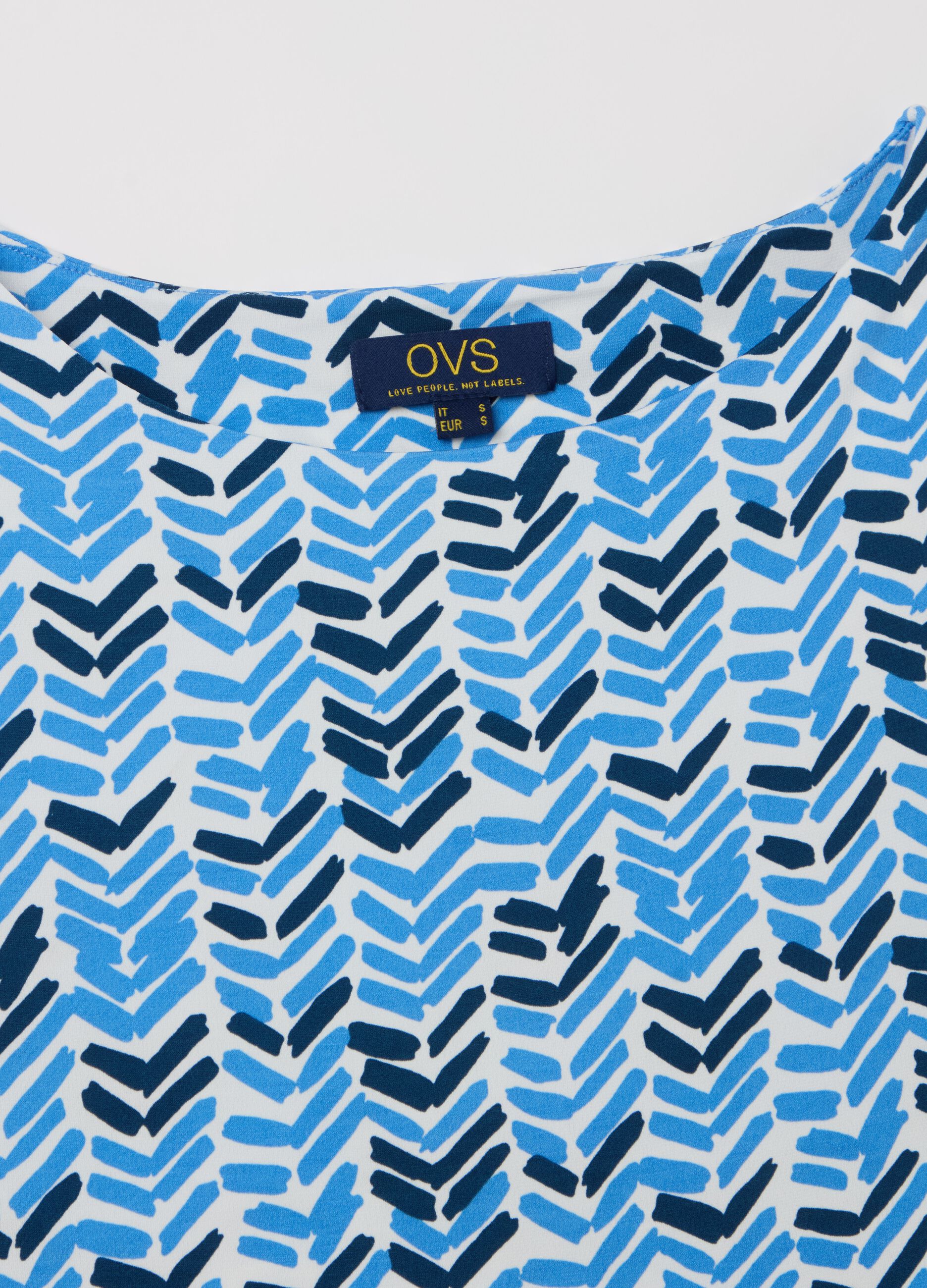 Short light blue dress with geometric pattern