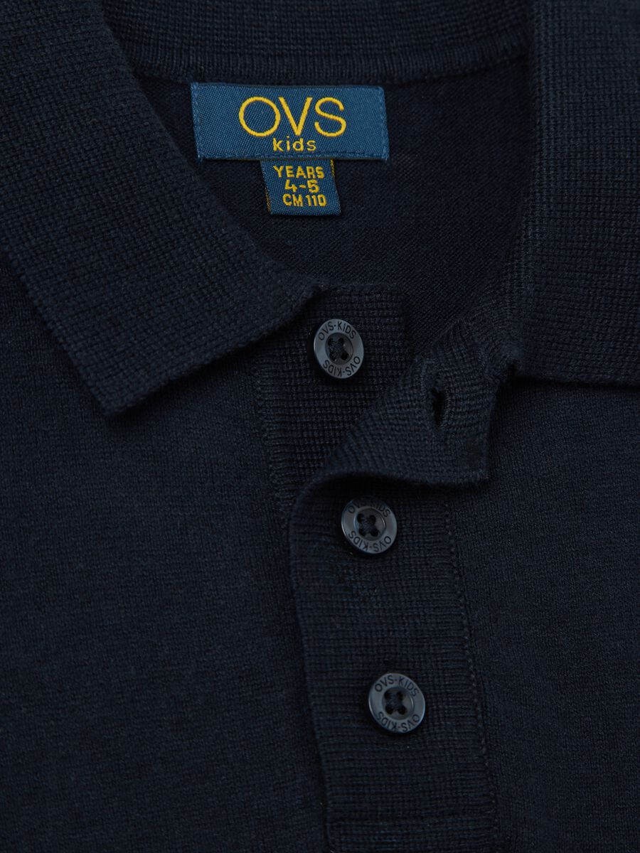Blue polo shirt with short sleeves_3