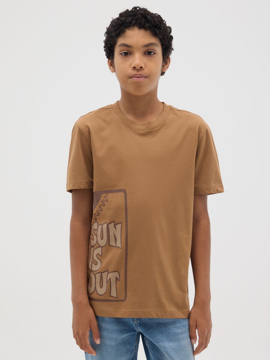 T-shirt da ragazzo in puro cotone marrone regular fit_0