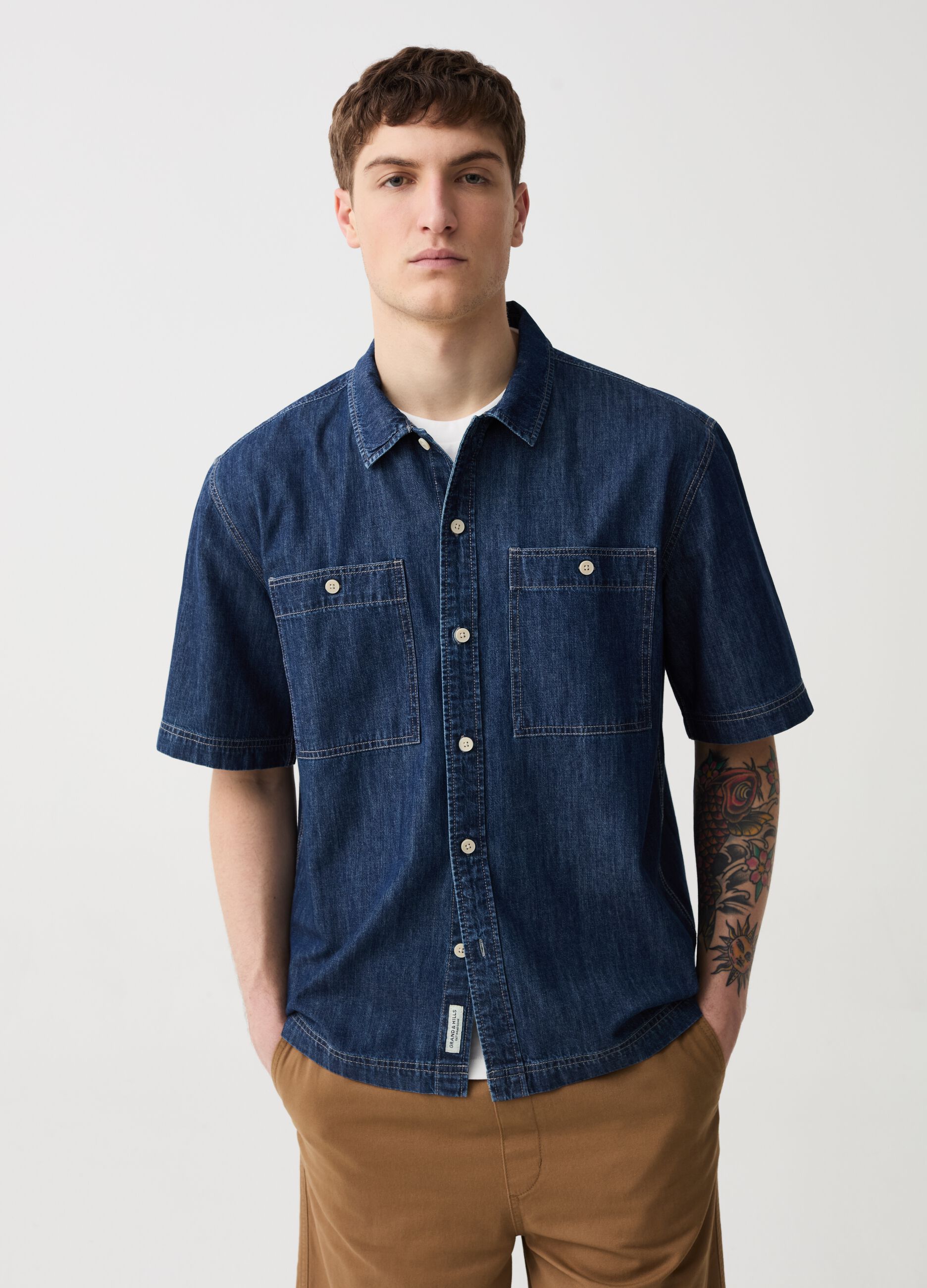 Short-sleeved denim shirt