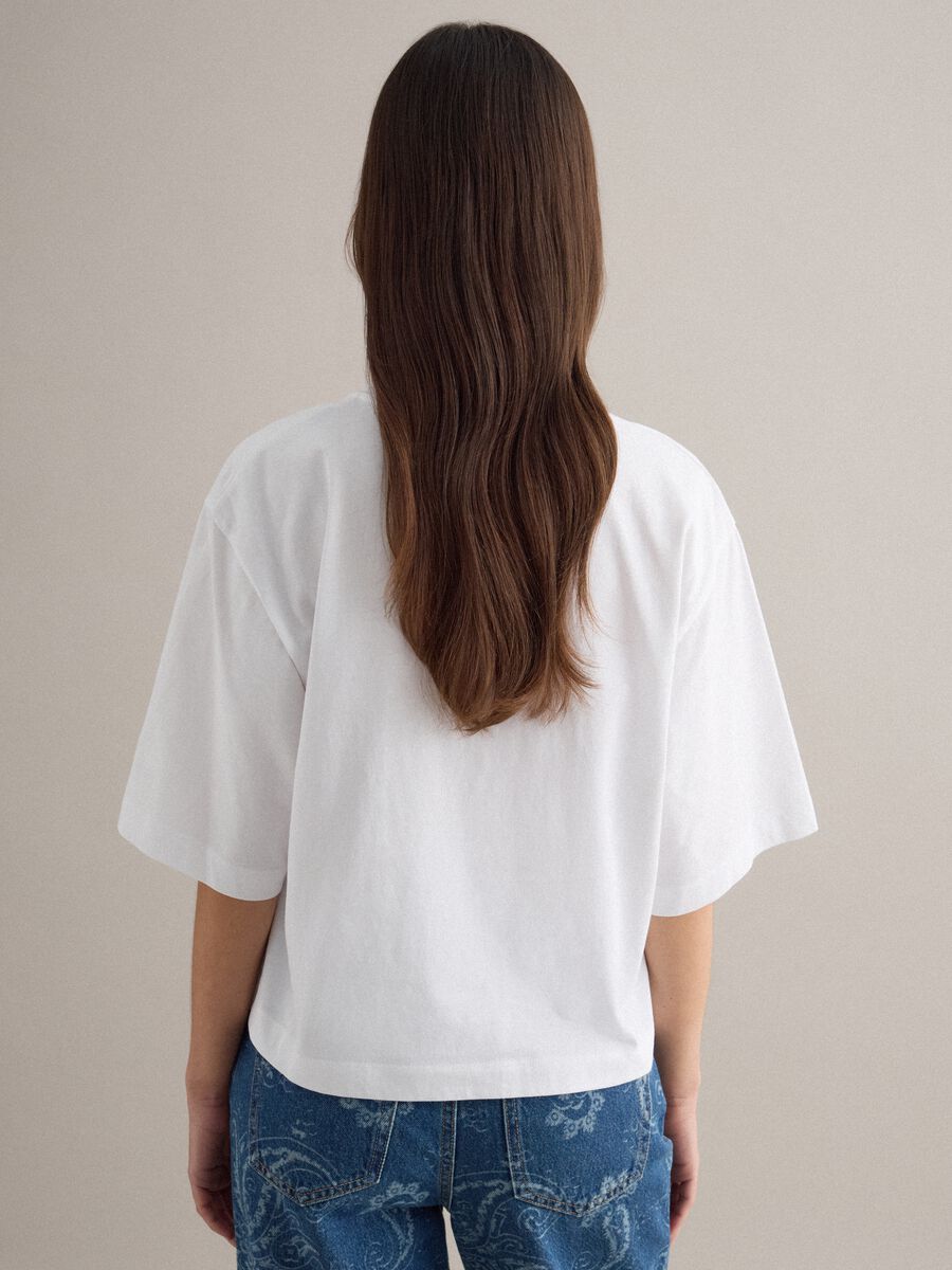 T-shirt in puro cotone bianca boxy fit con ricamo floreale_2
