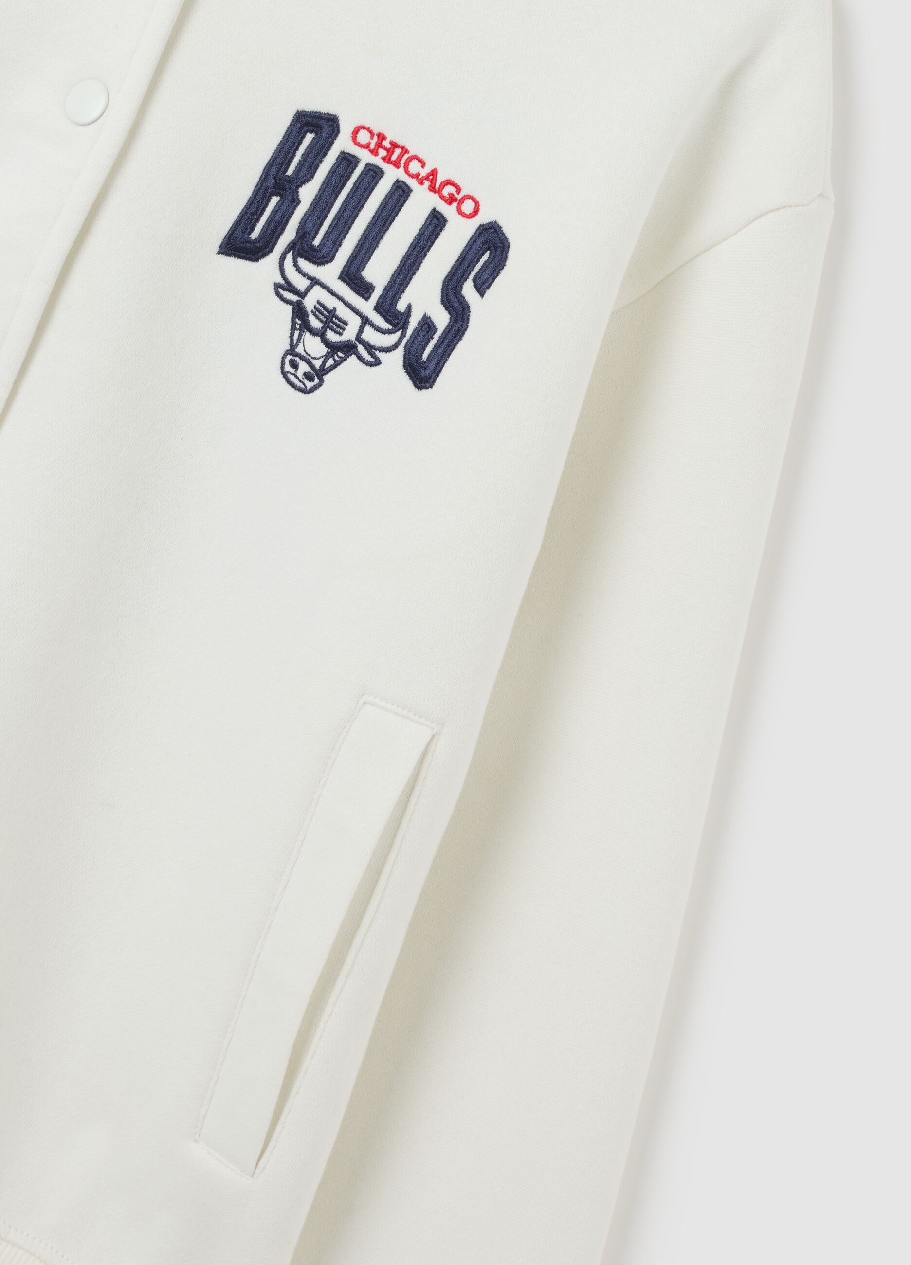 Oversized white cotton blend sweatshirt with Chicago Bulls print