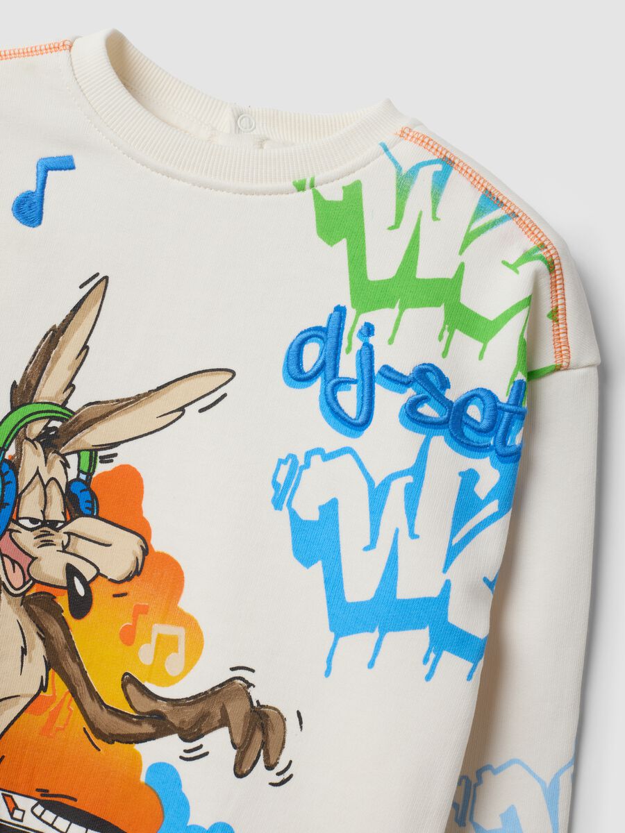 White sweatshirt in pure organic cotton with Looney Tunes print for baby boy_2