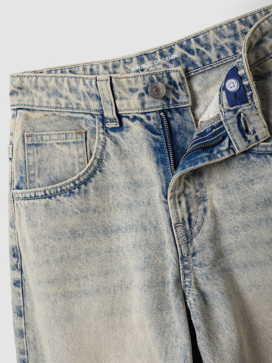 Jeans denim chiaro in puro cotone fit skater per ragazzo_2