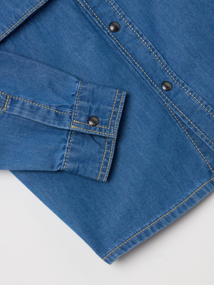 Denim shirt with pockets_3