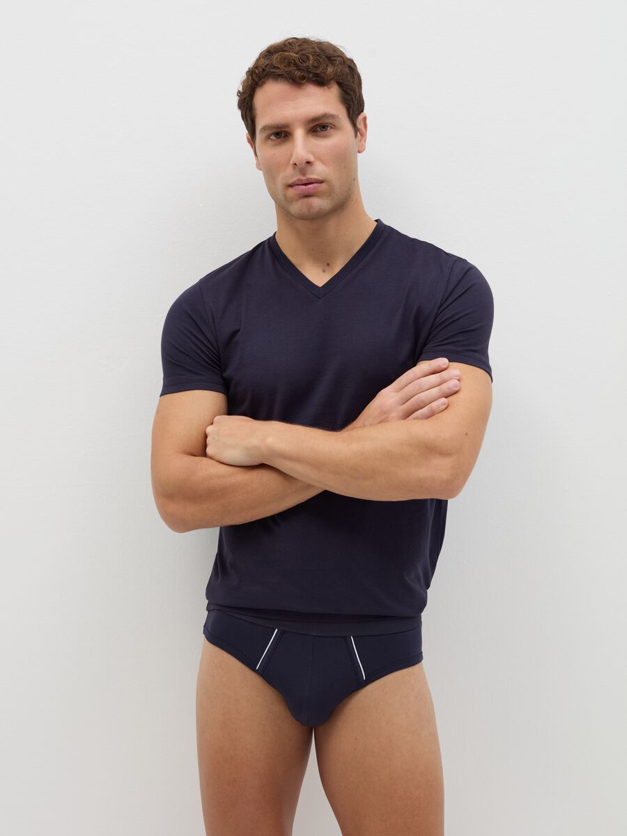 Two-pack briefs in Supima cotton with contrasting piping_0