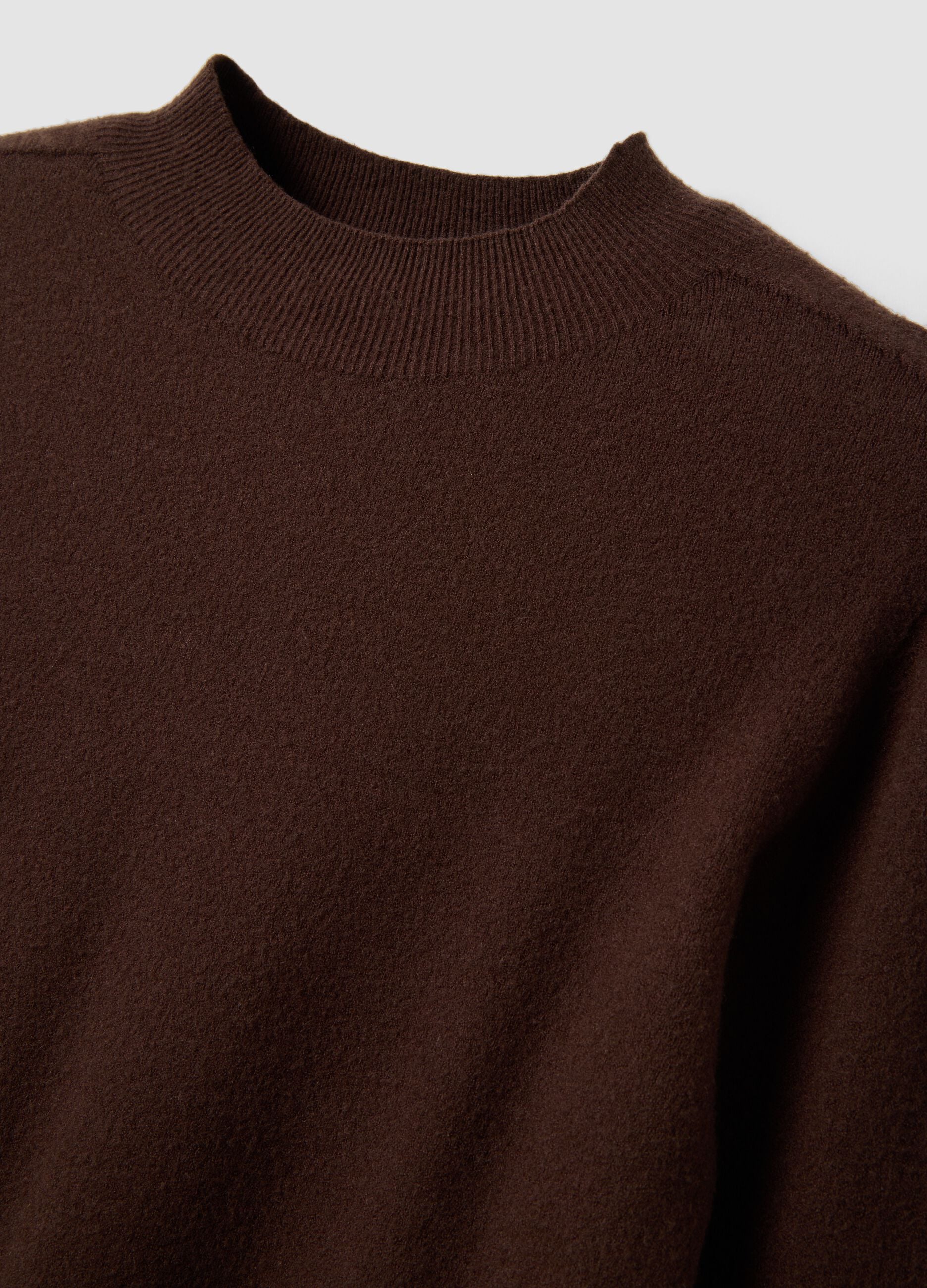Maglia marrone in misto viscosa e lana regular fit