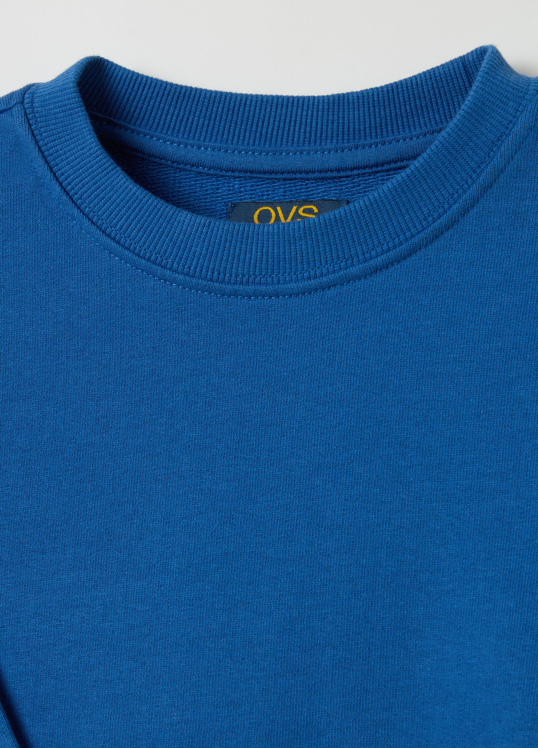 Solid colour sweatshirt with round neck