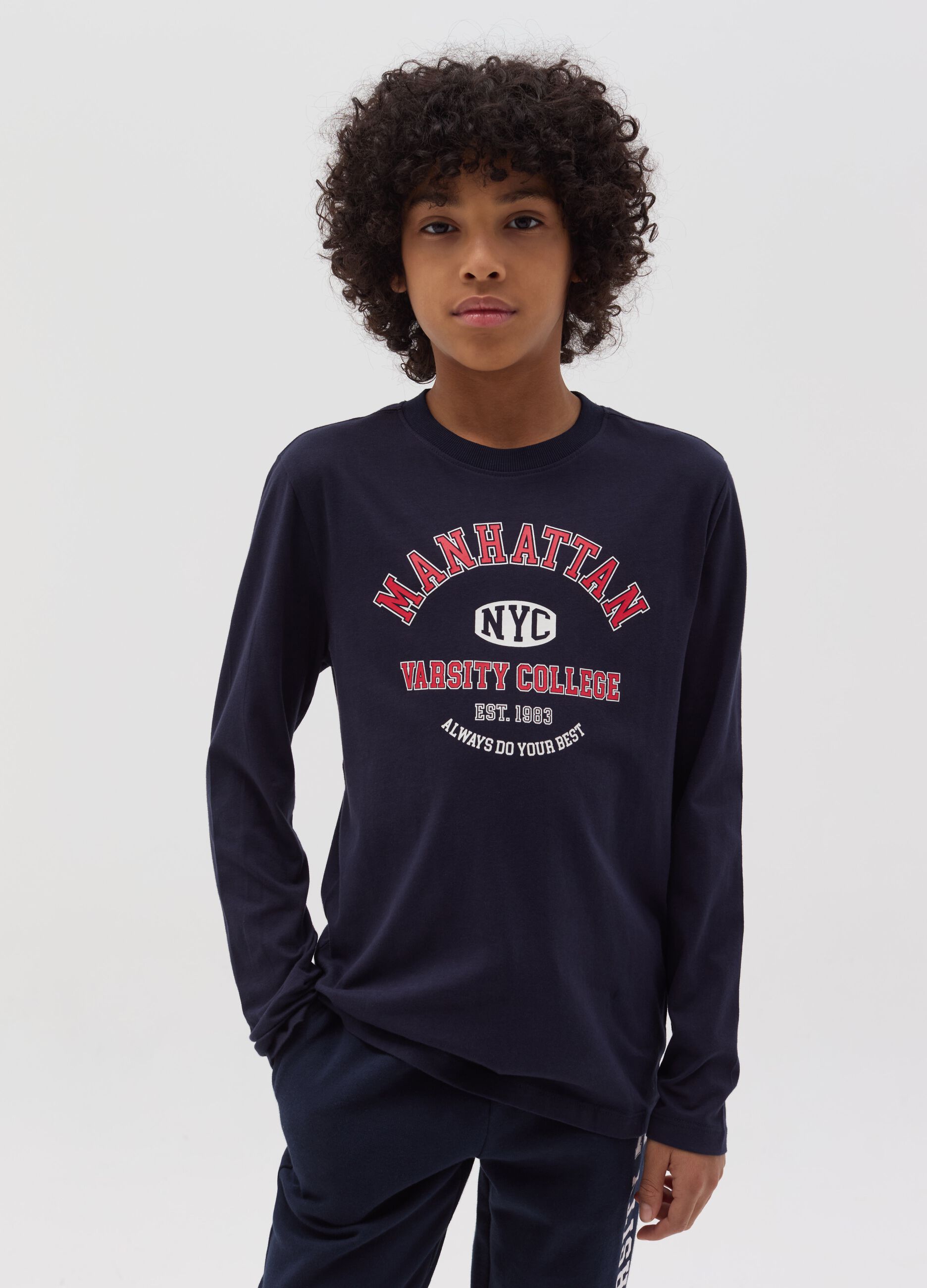 T-shirt a maniche lunghe con stampa college