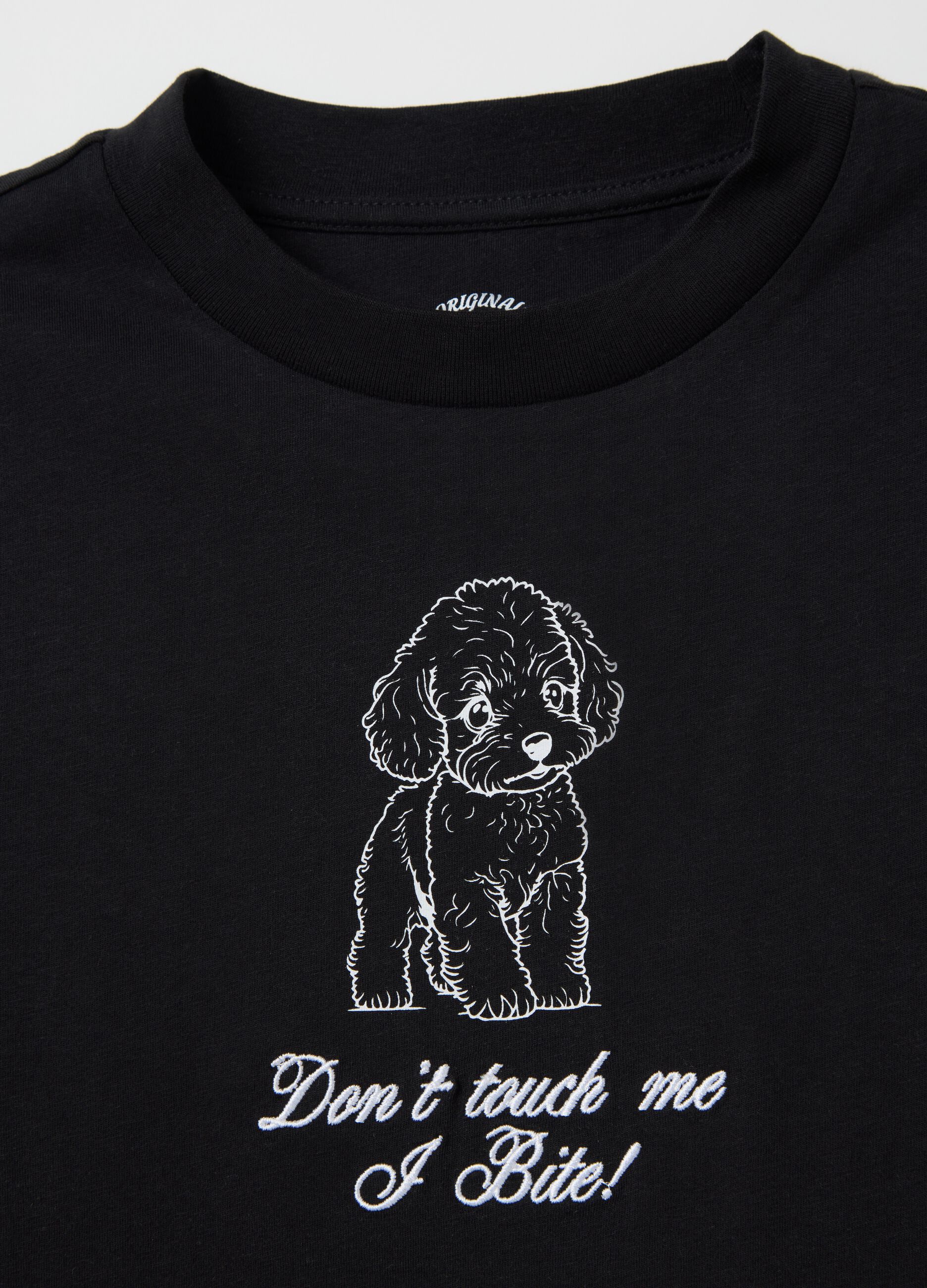 Black T-shirt in cotton with "Don't touch me I bite" print