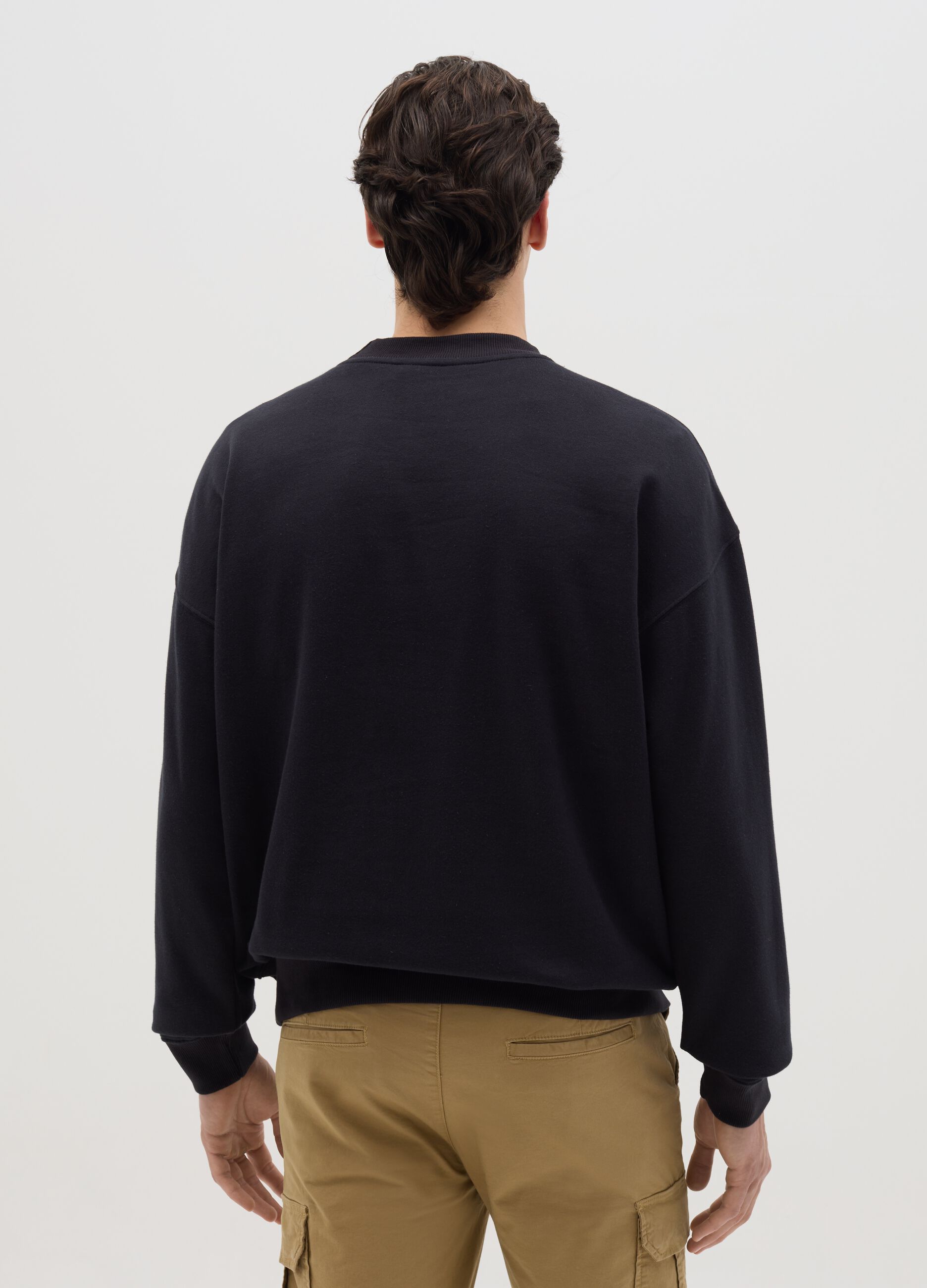 Black sweatshirt with round neck and McLaren print