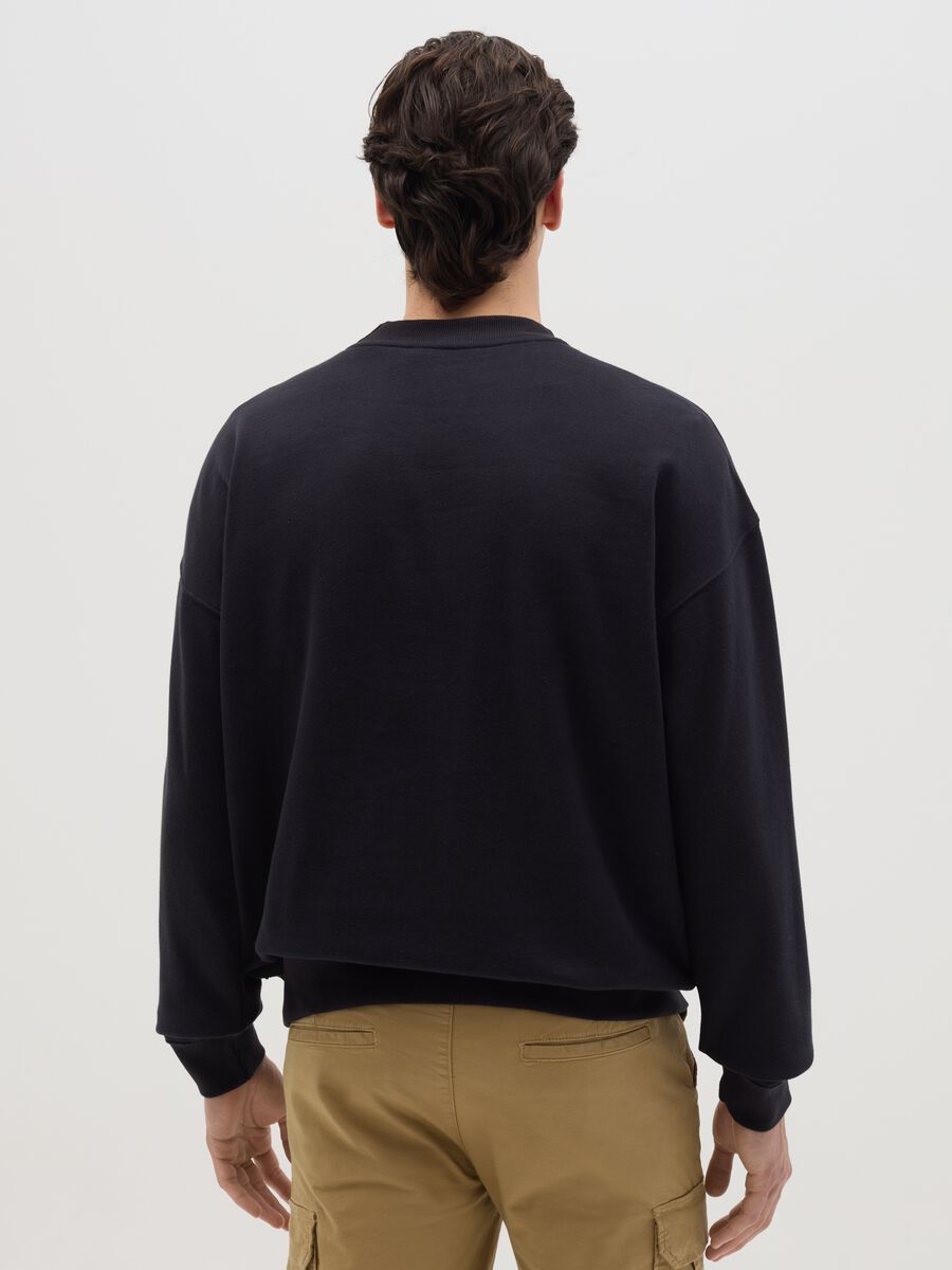 Black sweatshirt with round neck and McLaren print_3