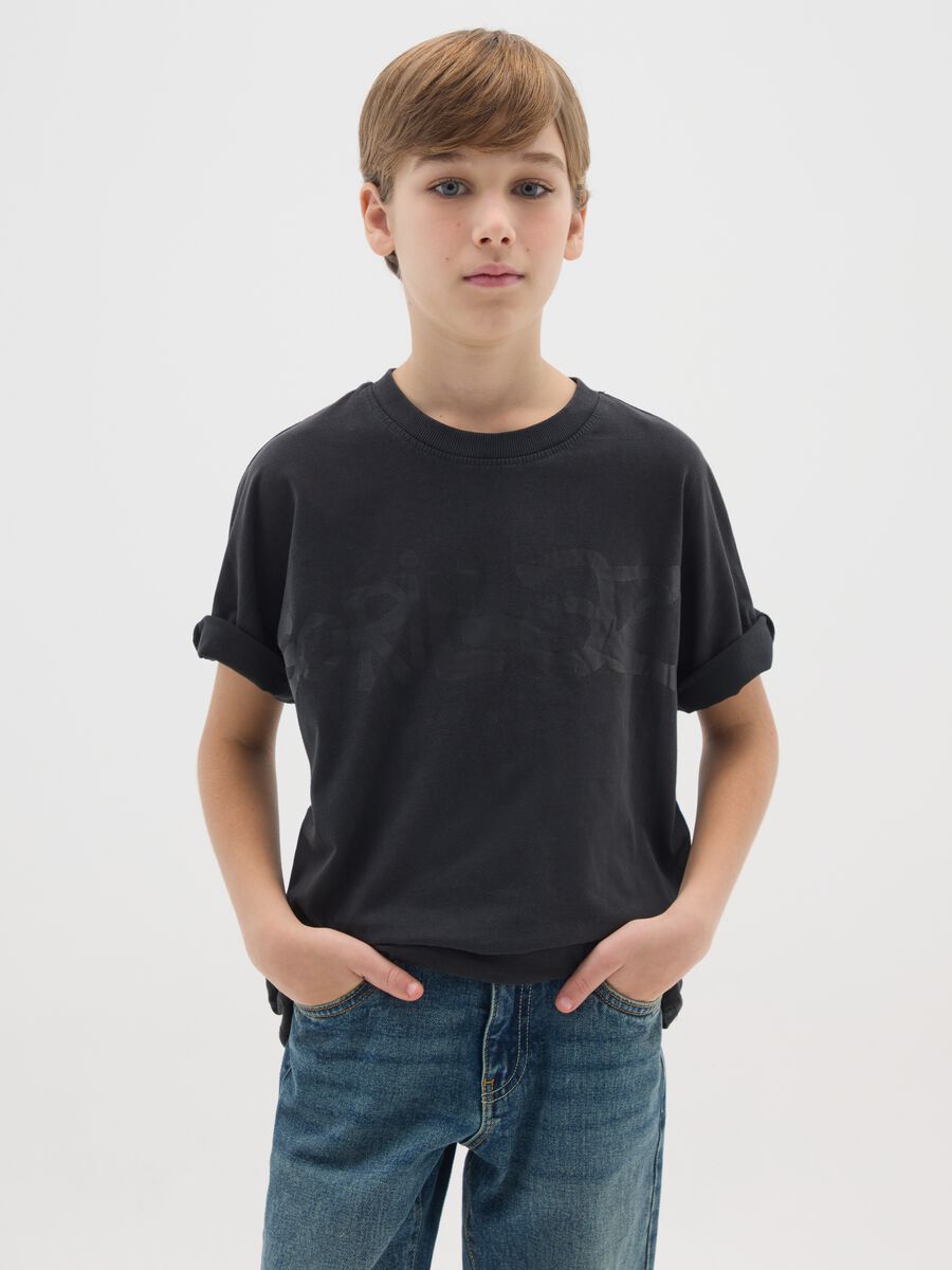 T-shirt da ragazzo in puro cotone nero vestibilità over_0