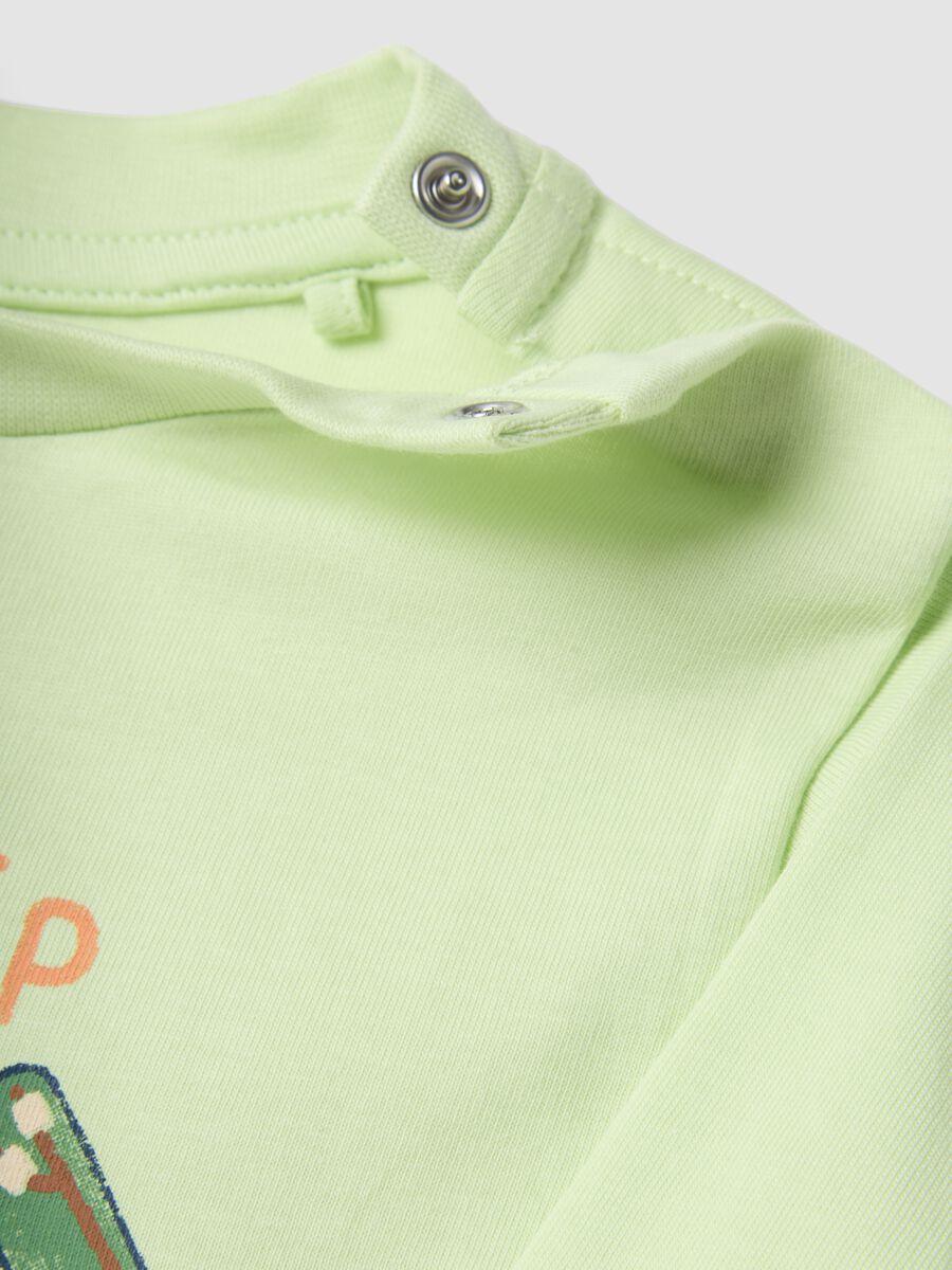 Newborn green pure cotton pyjamas with prints_3