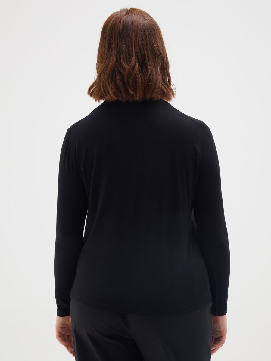 Maglia nera a maniche lunghe con collo a lupetto_3