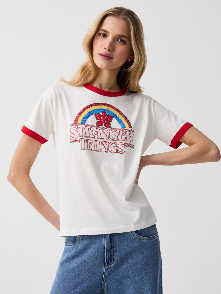 T-shirt stampa Stranger Things con paillettes_0