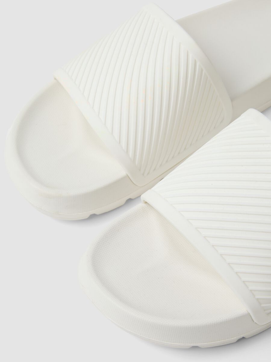 Ciabatte bianche a fascia_2