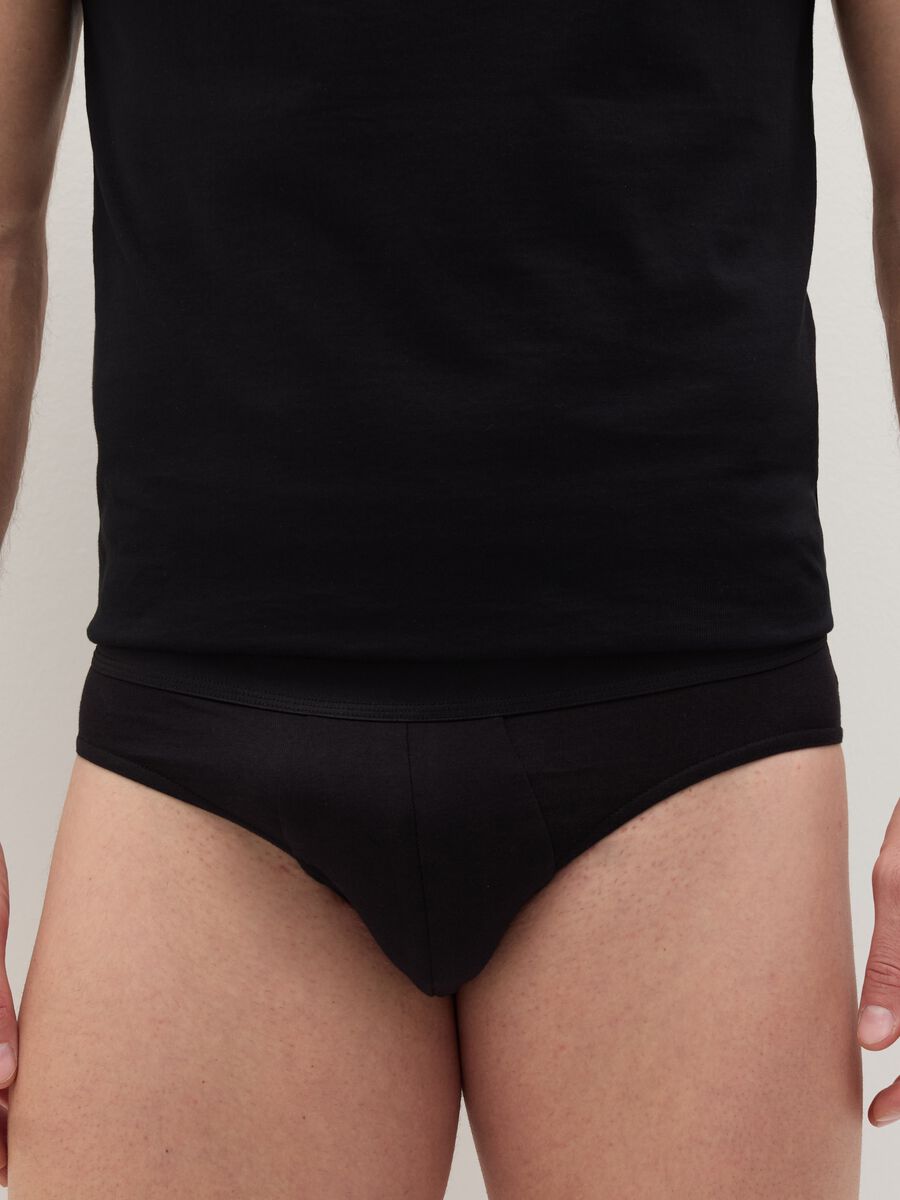 Three-pack briefs in stretch cotton_1