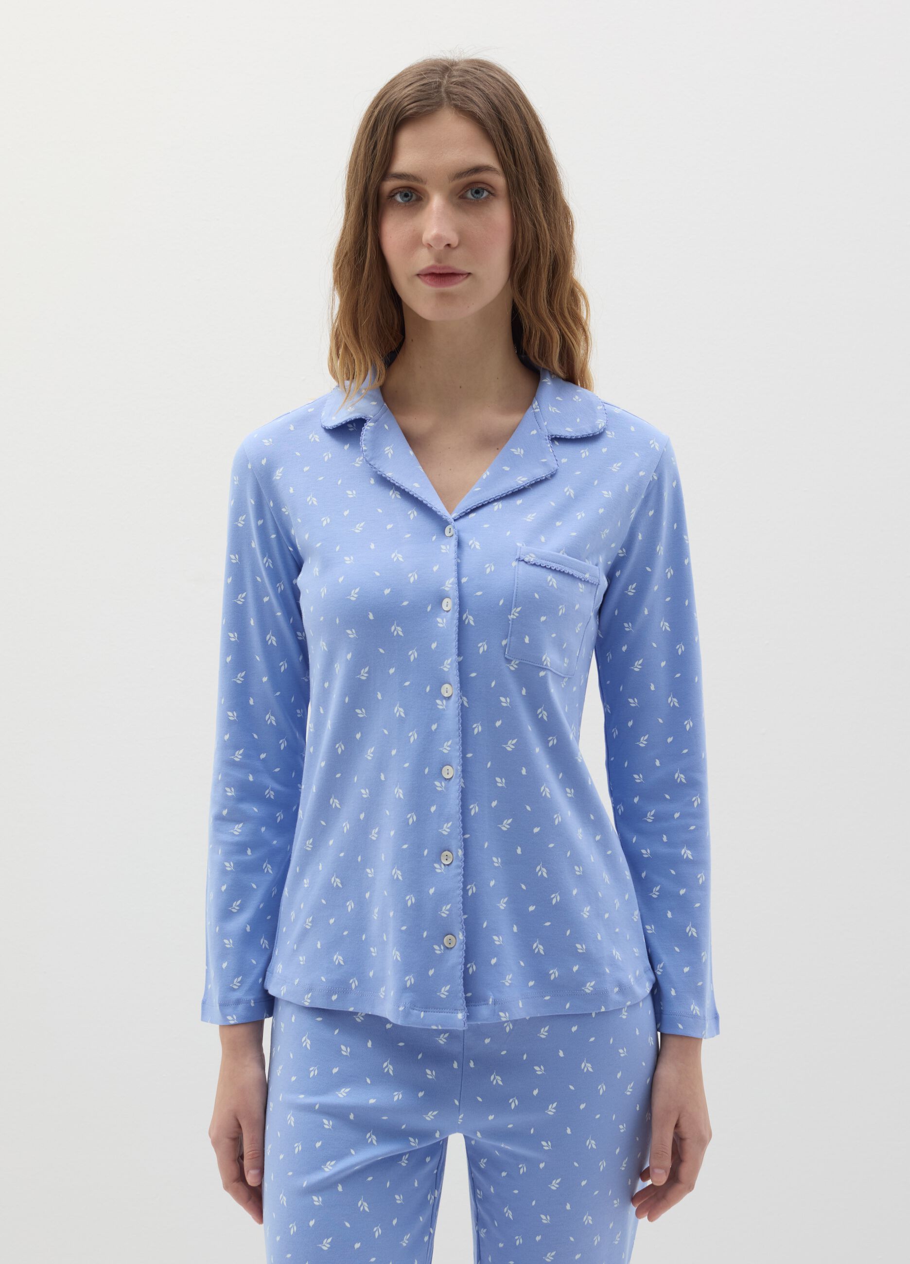 Long pyjamas with small leaves pattern