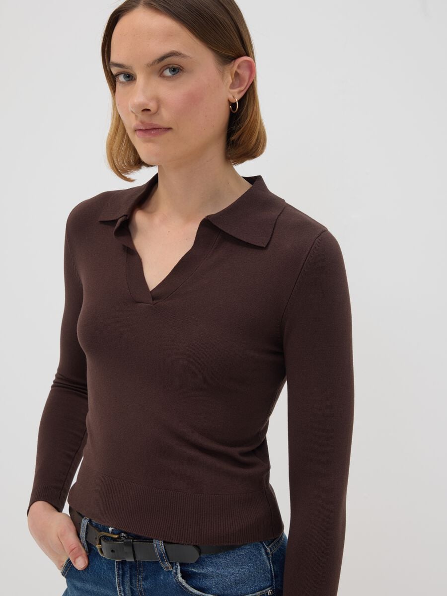 Maglia marrone in misto viscosa con colletto polo regular fit_0