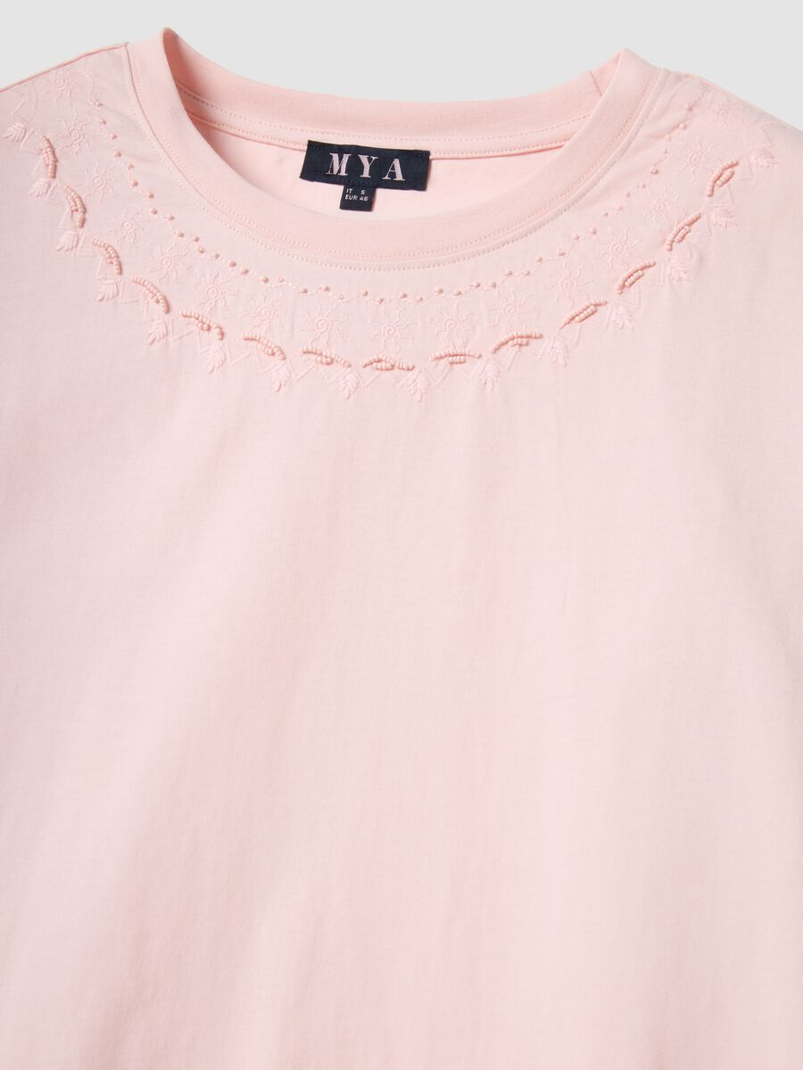Pink pure cotton T-shirt with embroidered neckline_1