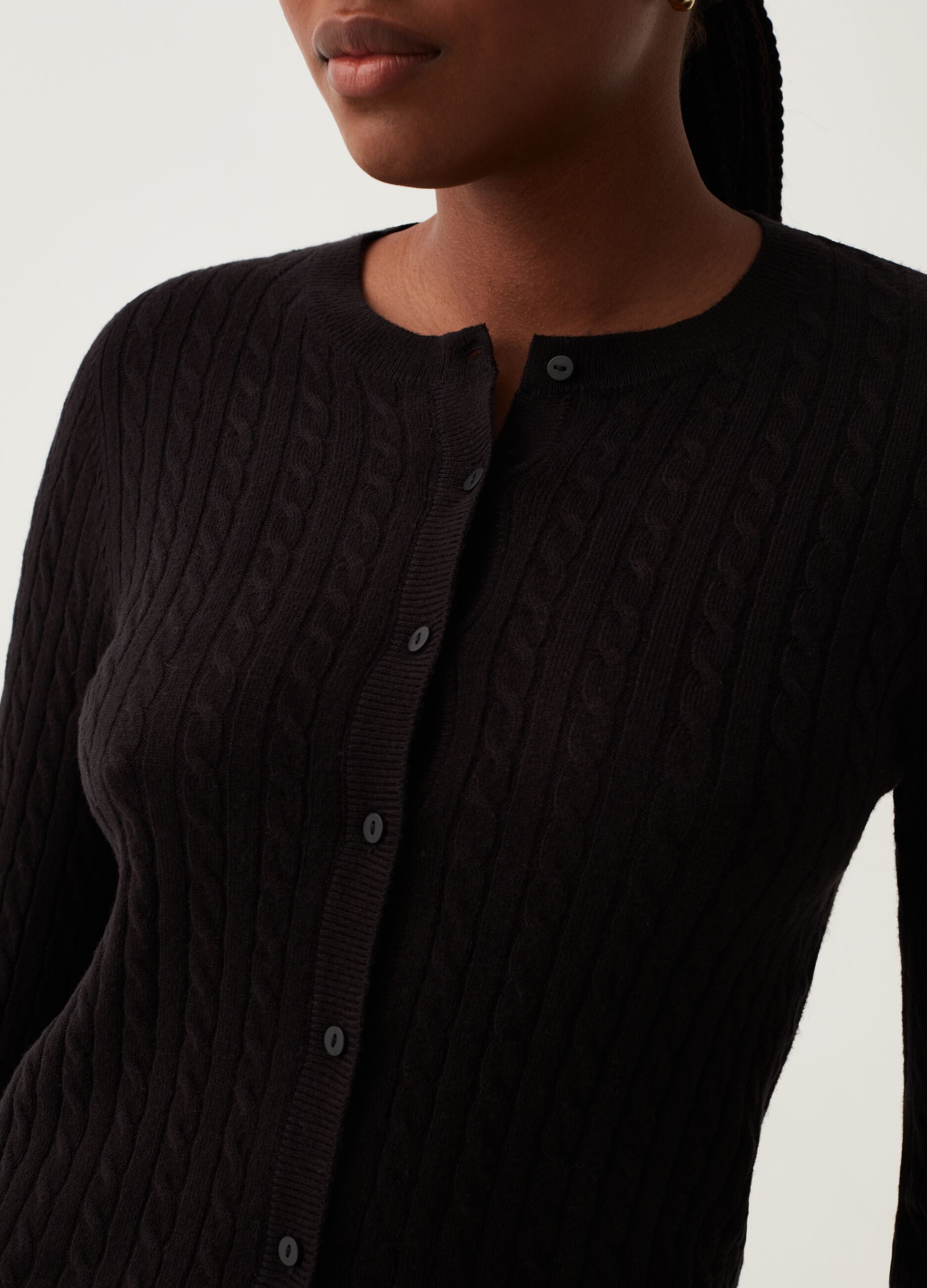 Cardigan con lavorazione a trecce_3