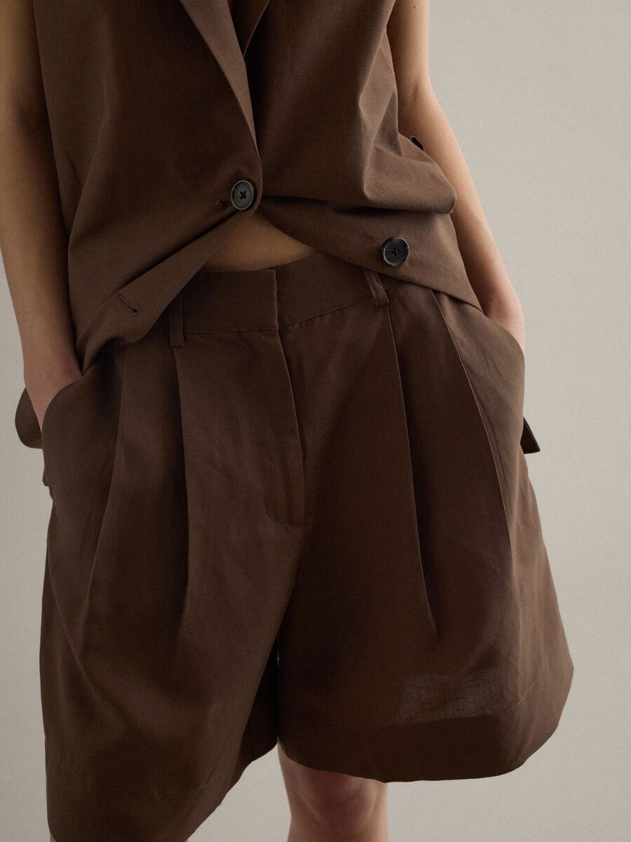 Shorts in misto lyocell e lino marroni regular fit_4