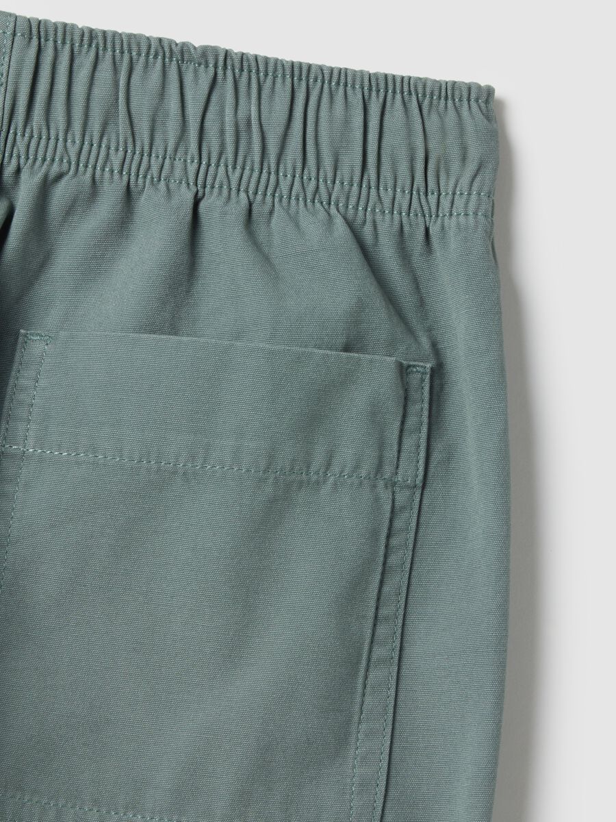 Green straight-legged cotton jogger trousers for kids_3