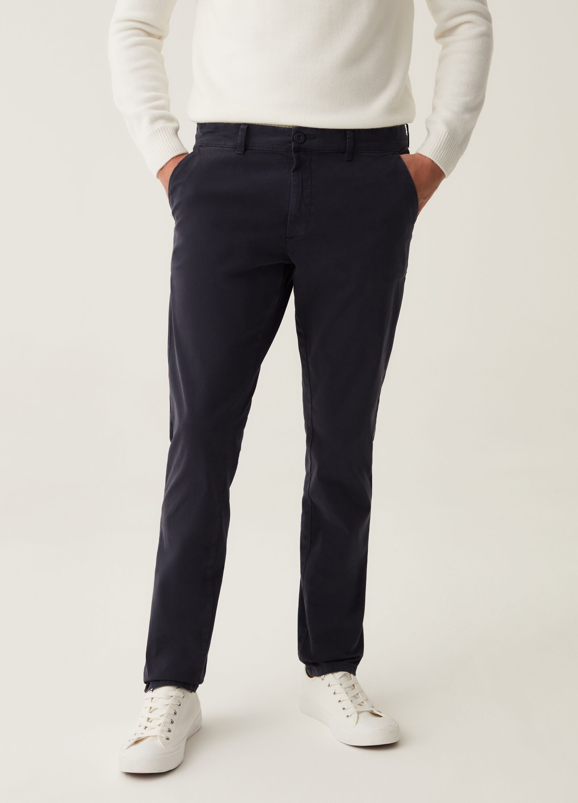 Pantaloni chino in cotone stretch tinta unita_1