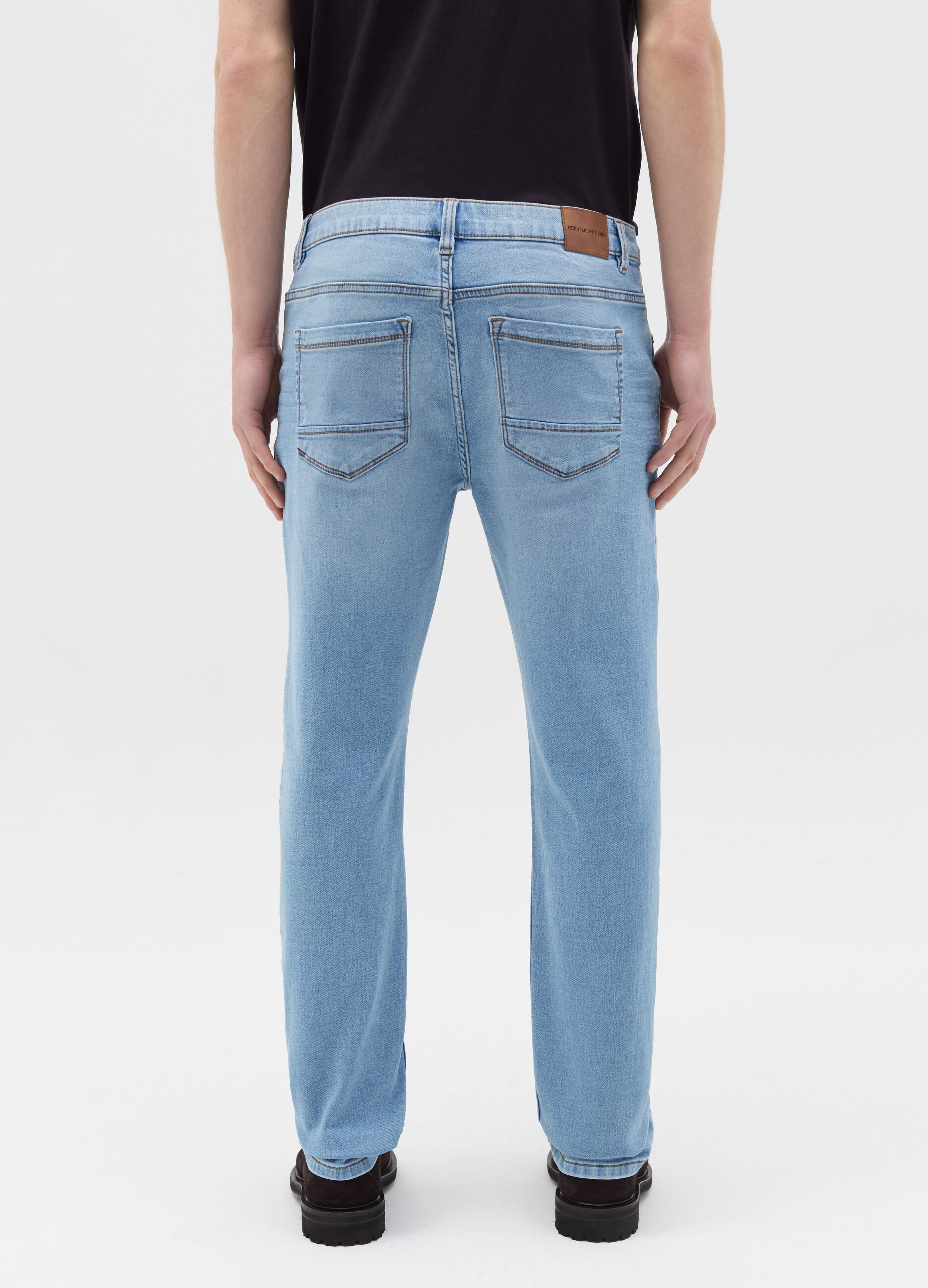 Jeans slim fit con scoloriture