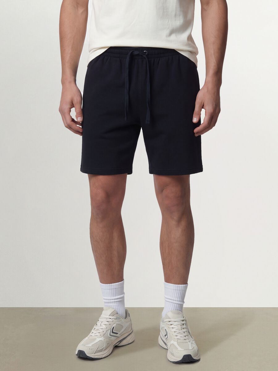Black cotton-blend shorts with elasticated waist, regular fit_1