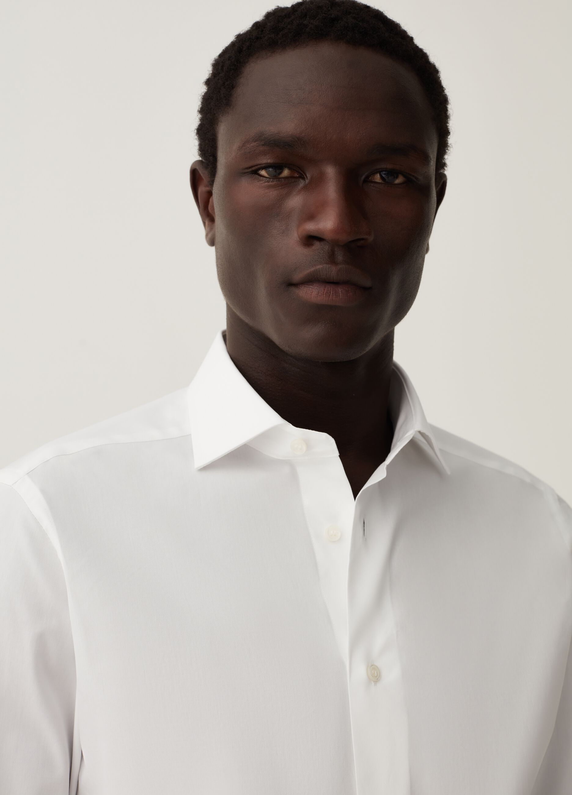 Camicia slim fit in cotone tinta unita_1