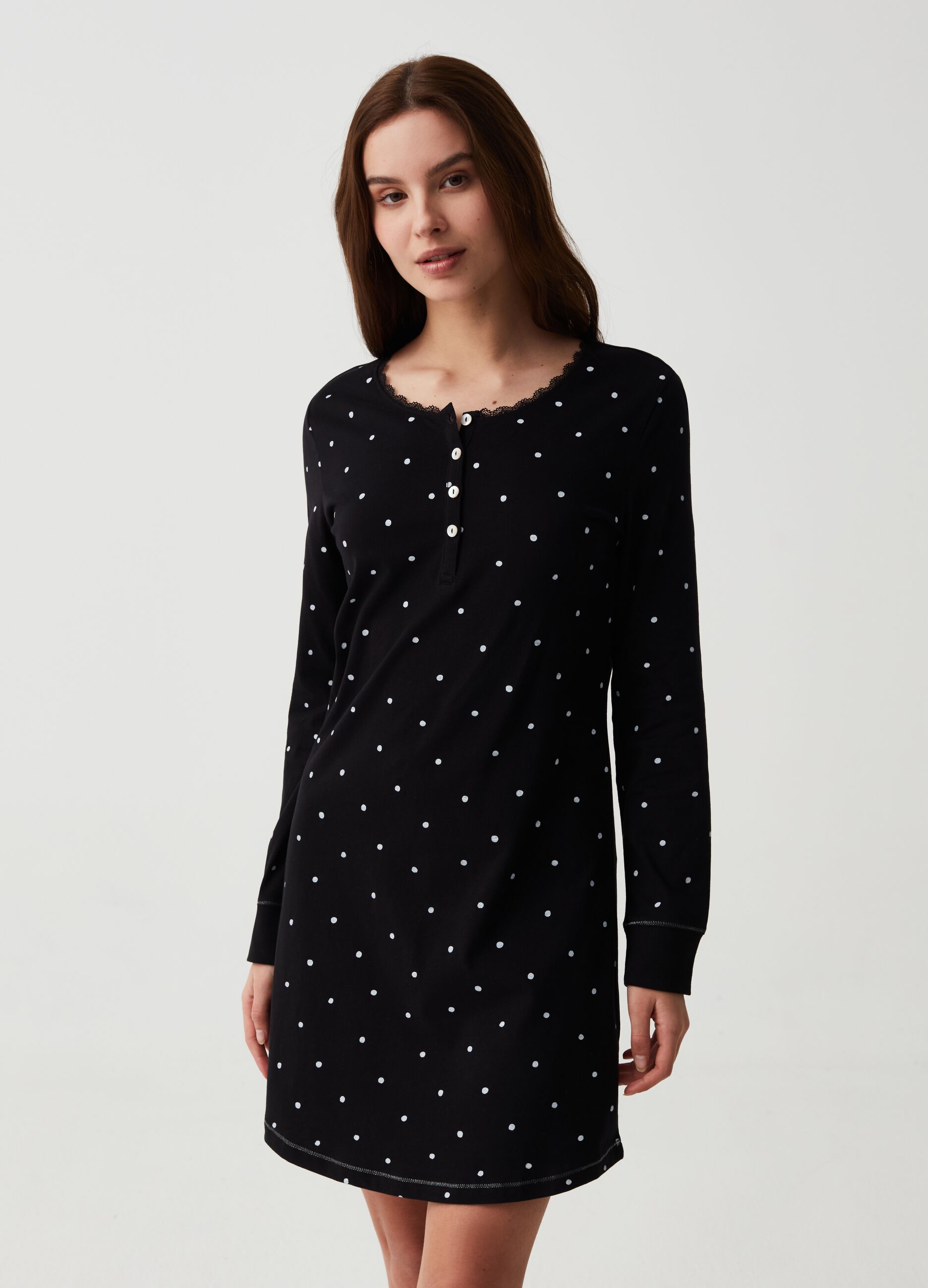 Camicia da notte a pois con scollo serafino