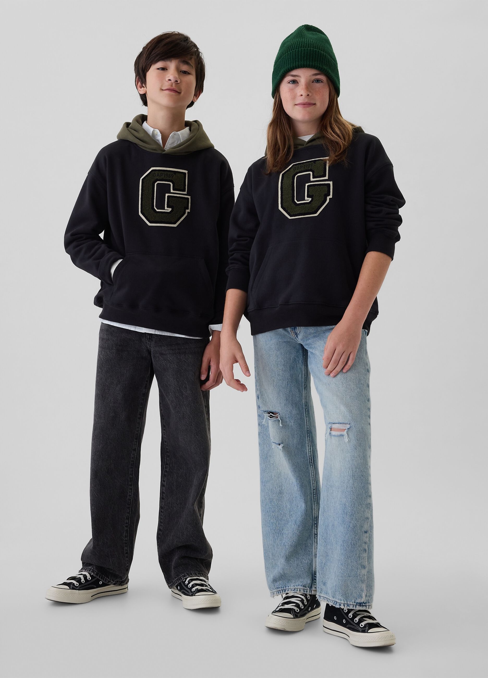 Hoodie with logo patch