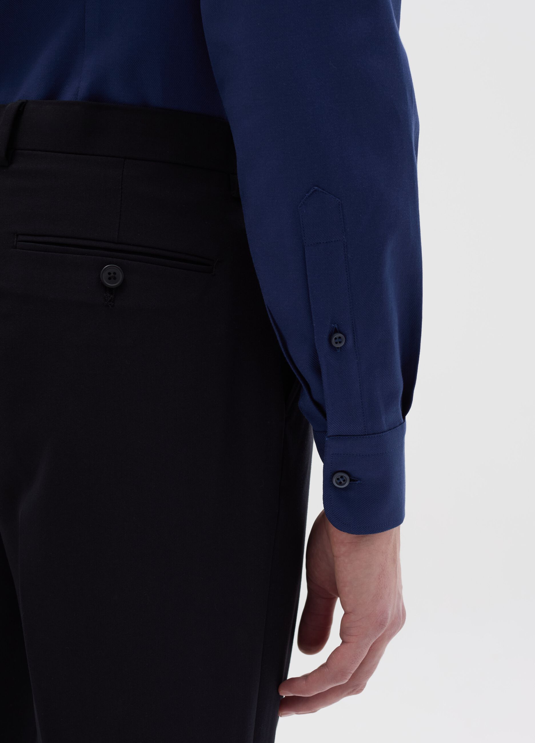 Slim-fit solid colour easy-iron shirt