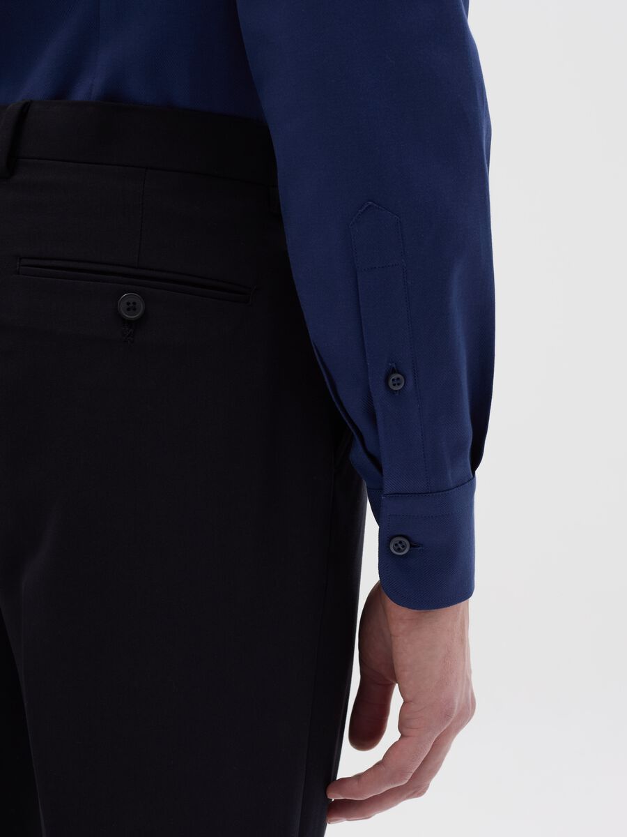 Slim-fit solid colour easy-iron shirt_2