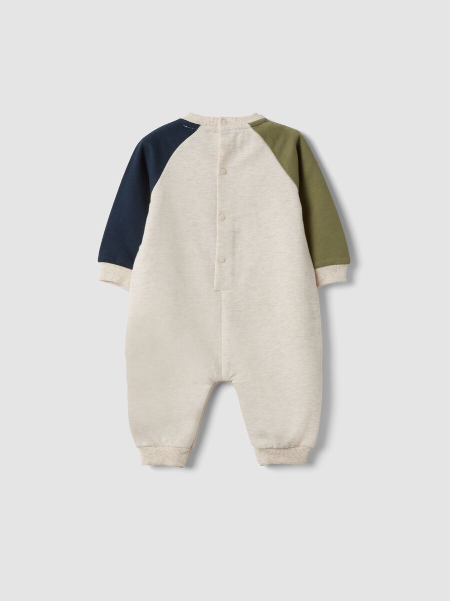 Tutina beige in puro cotone organico con stampa dinosauro per neonato_1