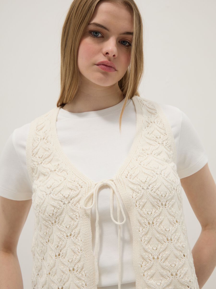 White pure cotton regular-fit waistcoat with tie fastening and deep V-neck_0