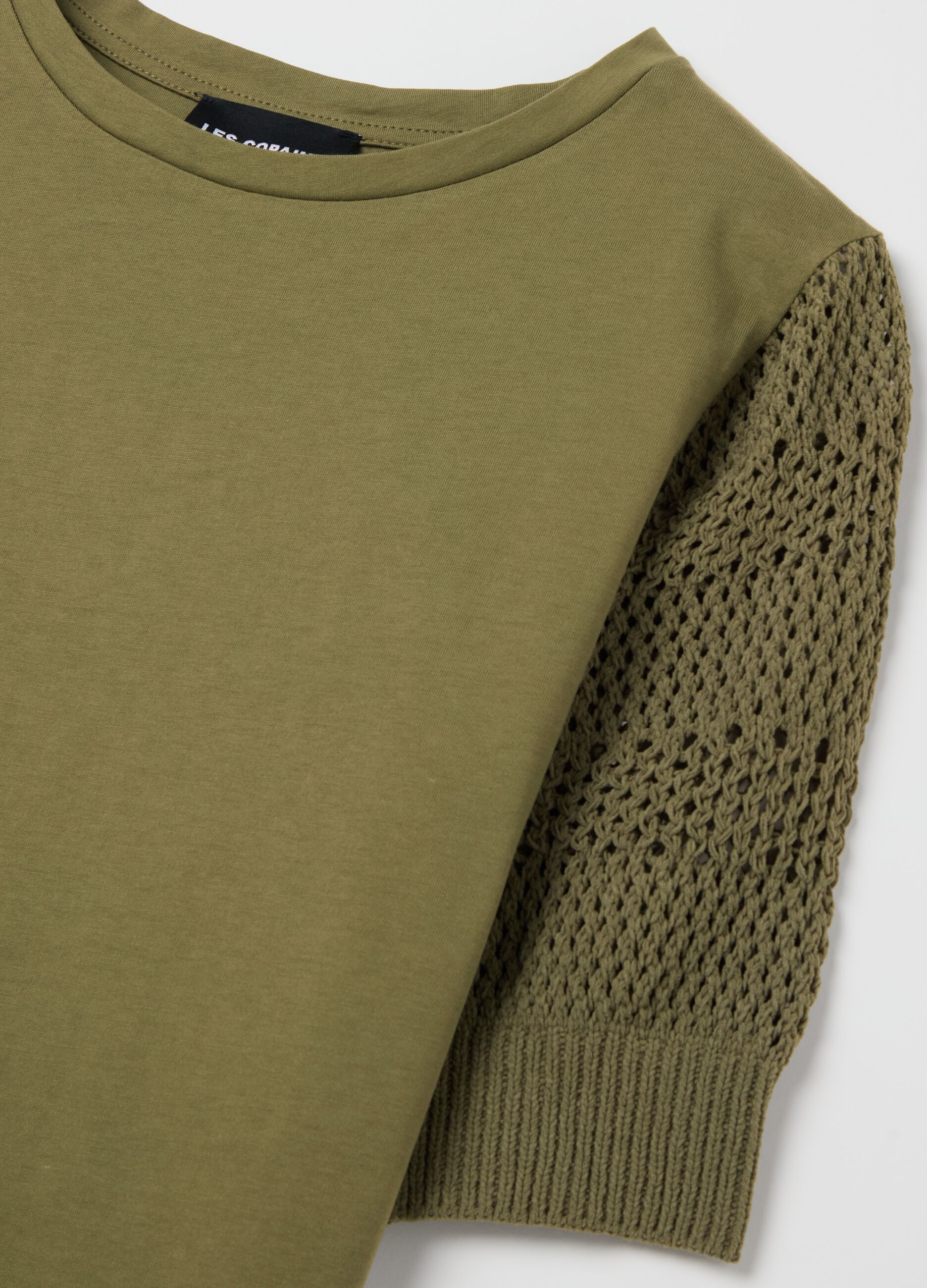 T-shirt with puff sleeves and crochet