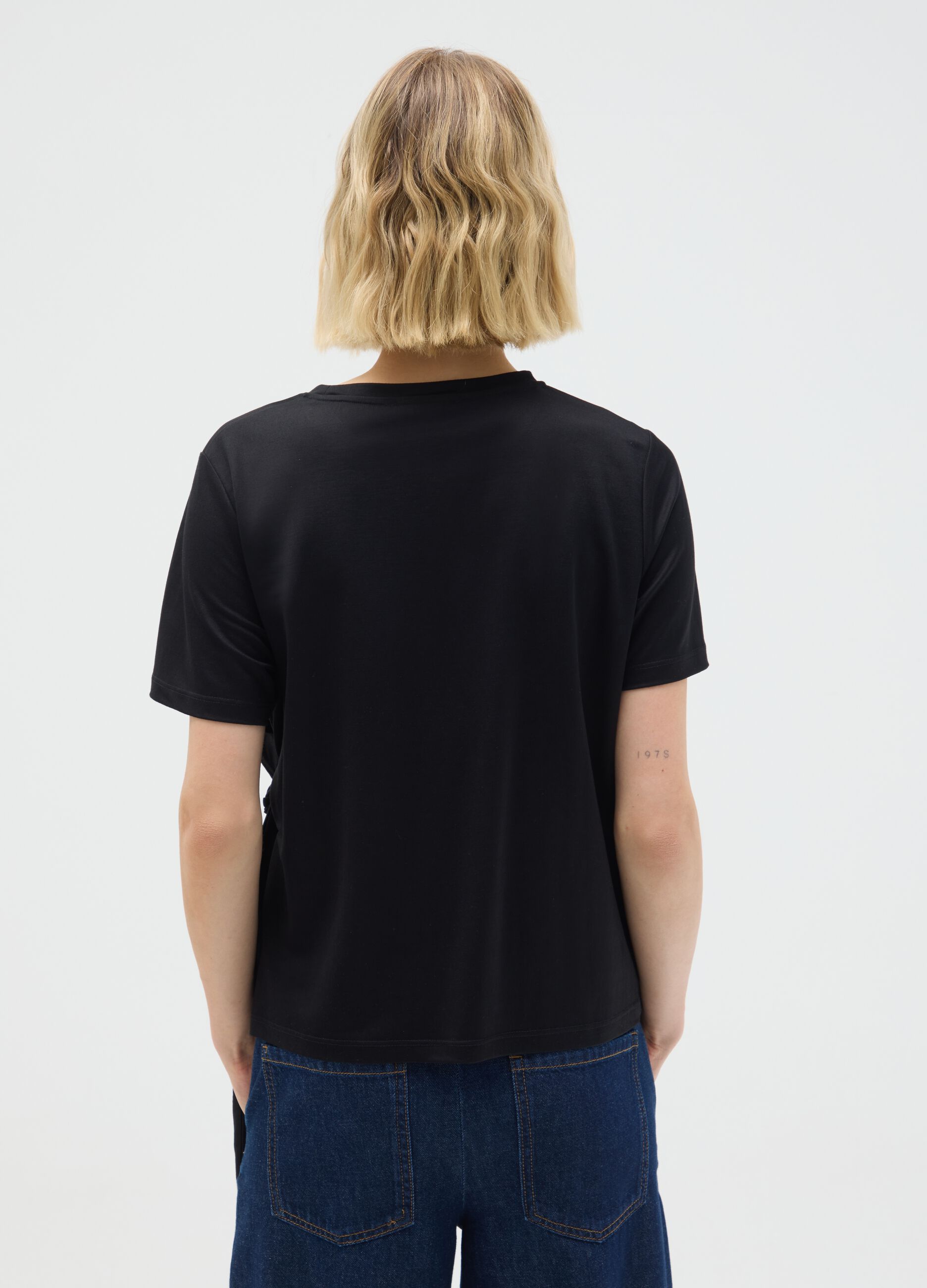 Black viscose blend fitted T-shirt with knot