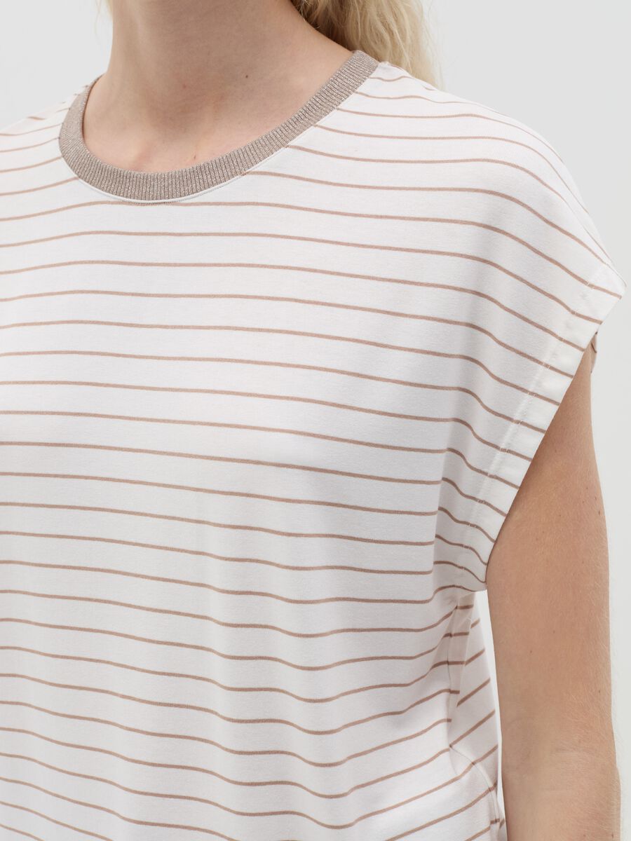 White and beige striped T-shirt with short sleeves_2