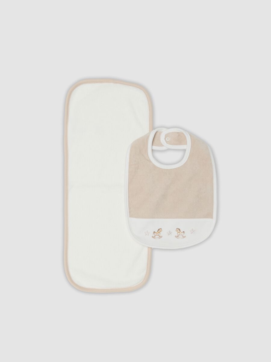 Grey & white organic cotton-blend bib set for newborns_0