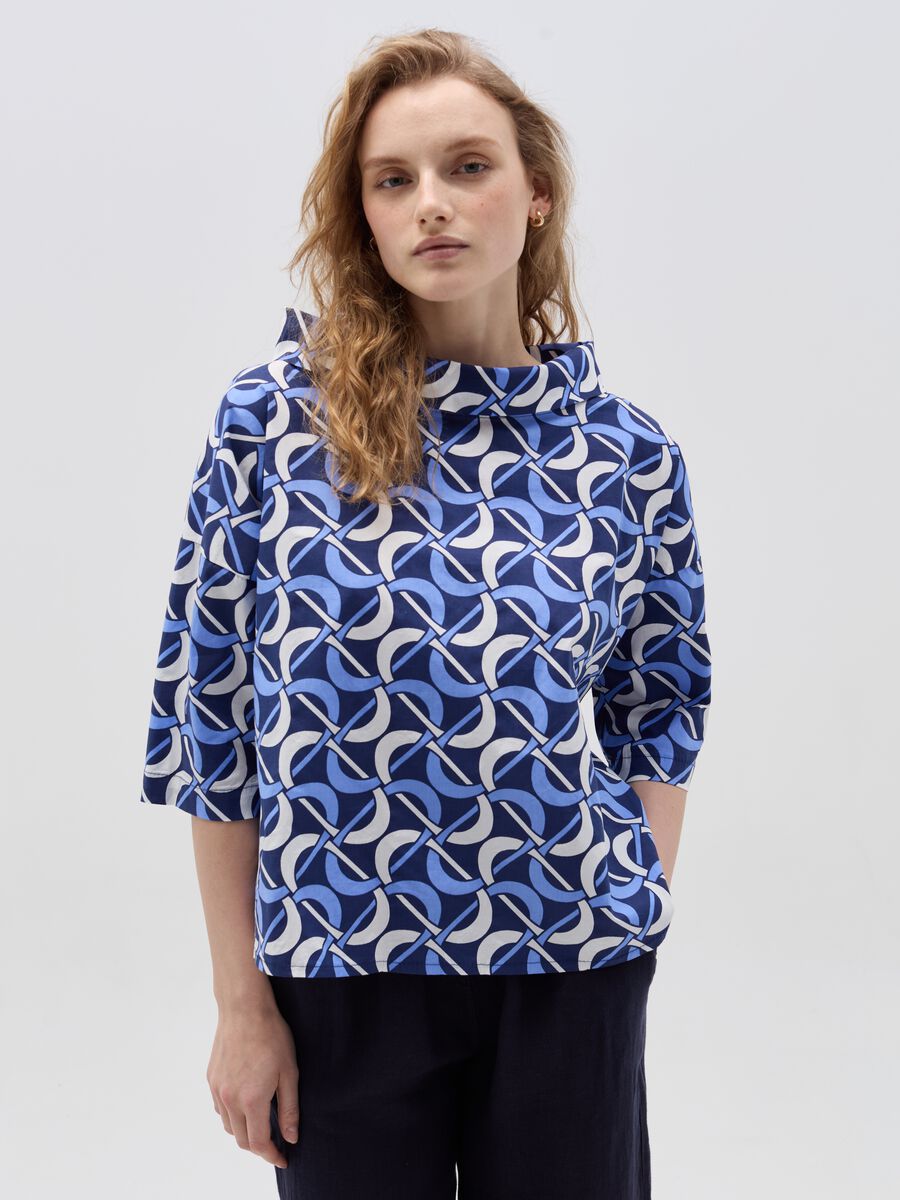 Blouse with turn-down collar and pattern_2