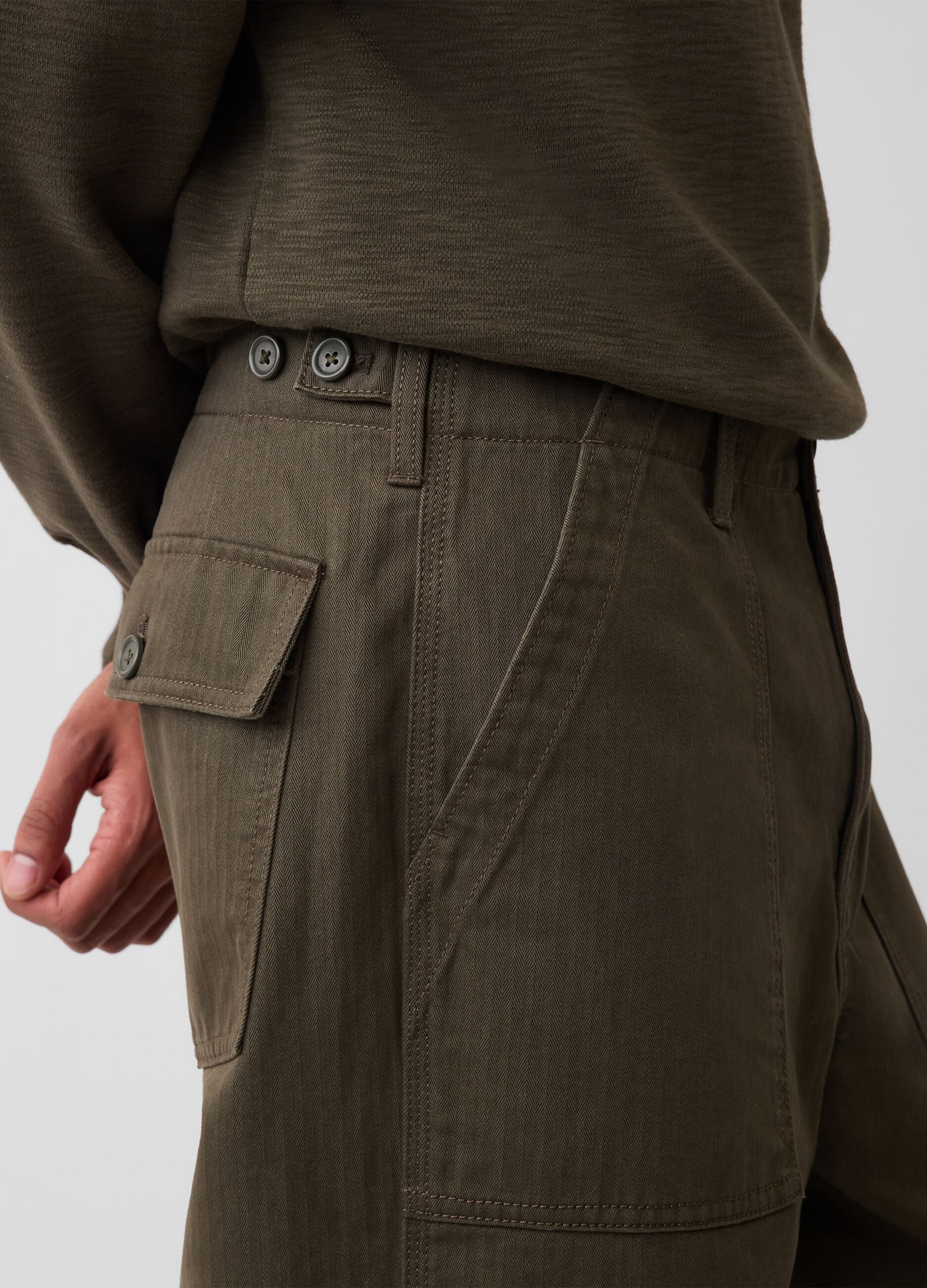 Pantaloni giallo ocra in puro cotone con tasche applicate