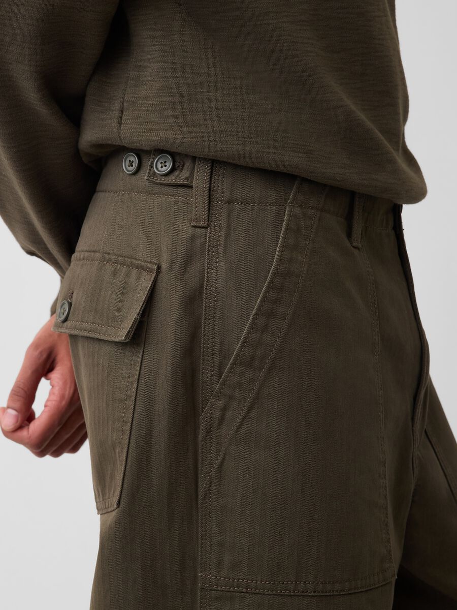 Pantaloni giallo ocra in puro cotone con tasche applicate_3