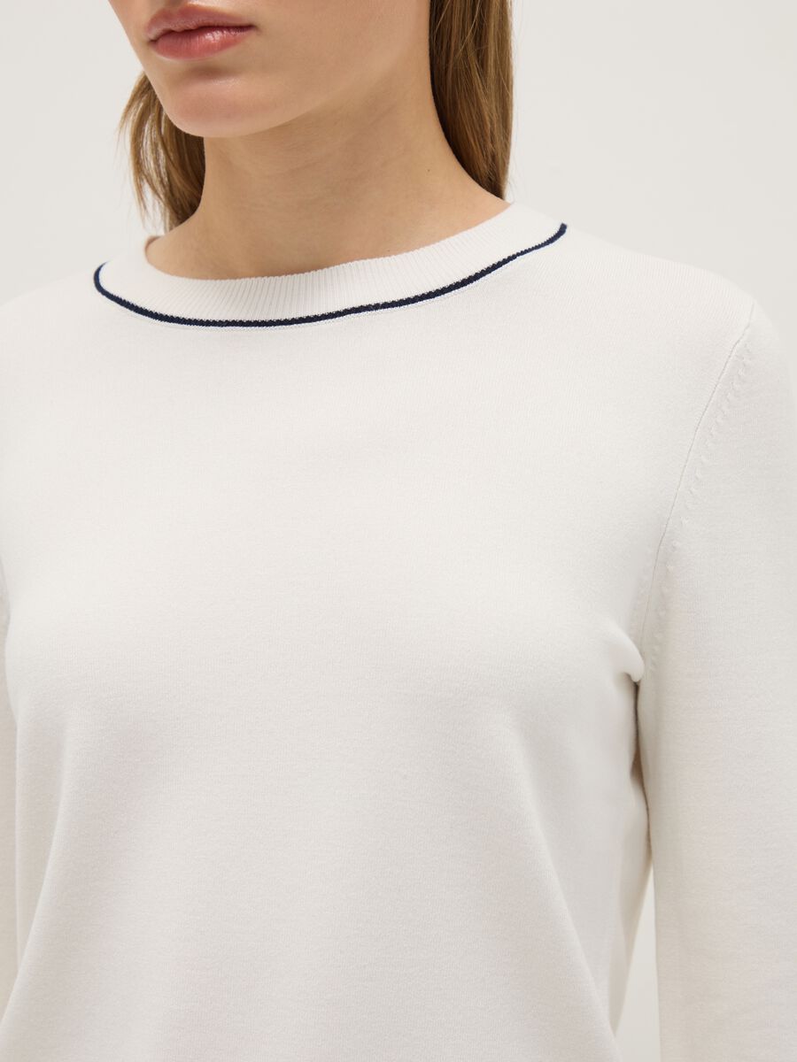 White crew neck sweater regular fit with contrasting details_3